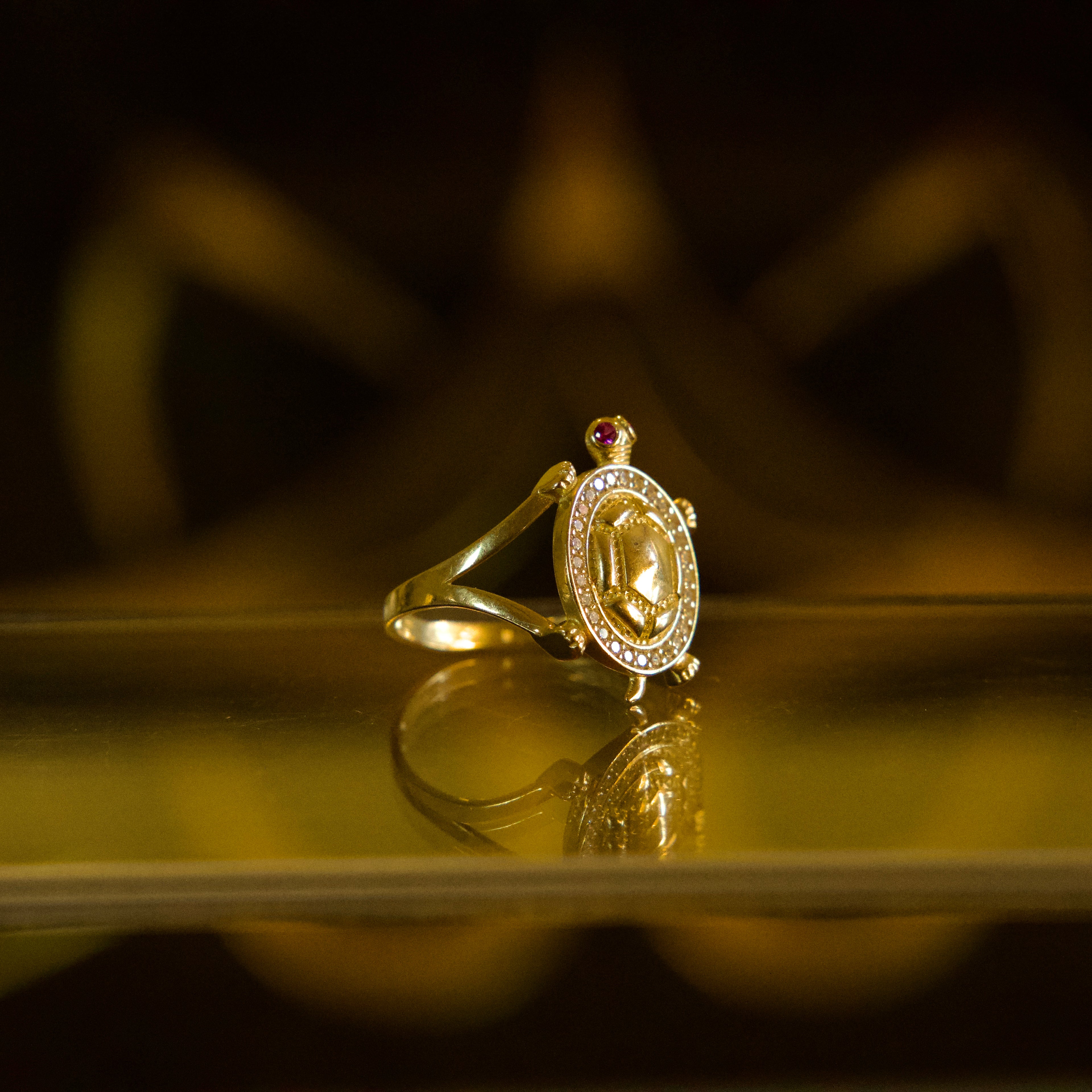 Anillo de Tortuga con Zirconias Blancas 10K