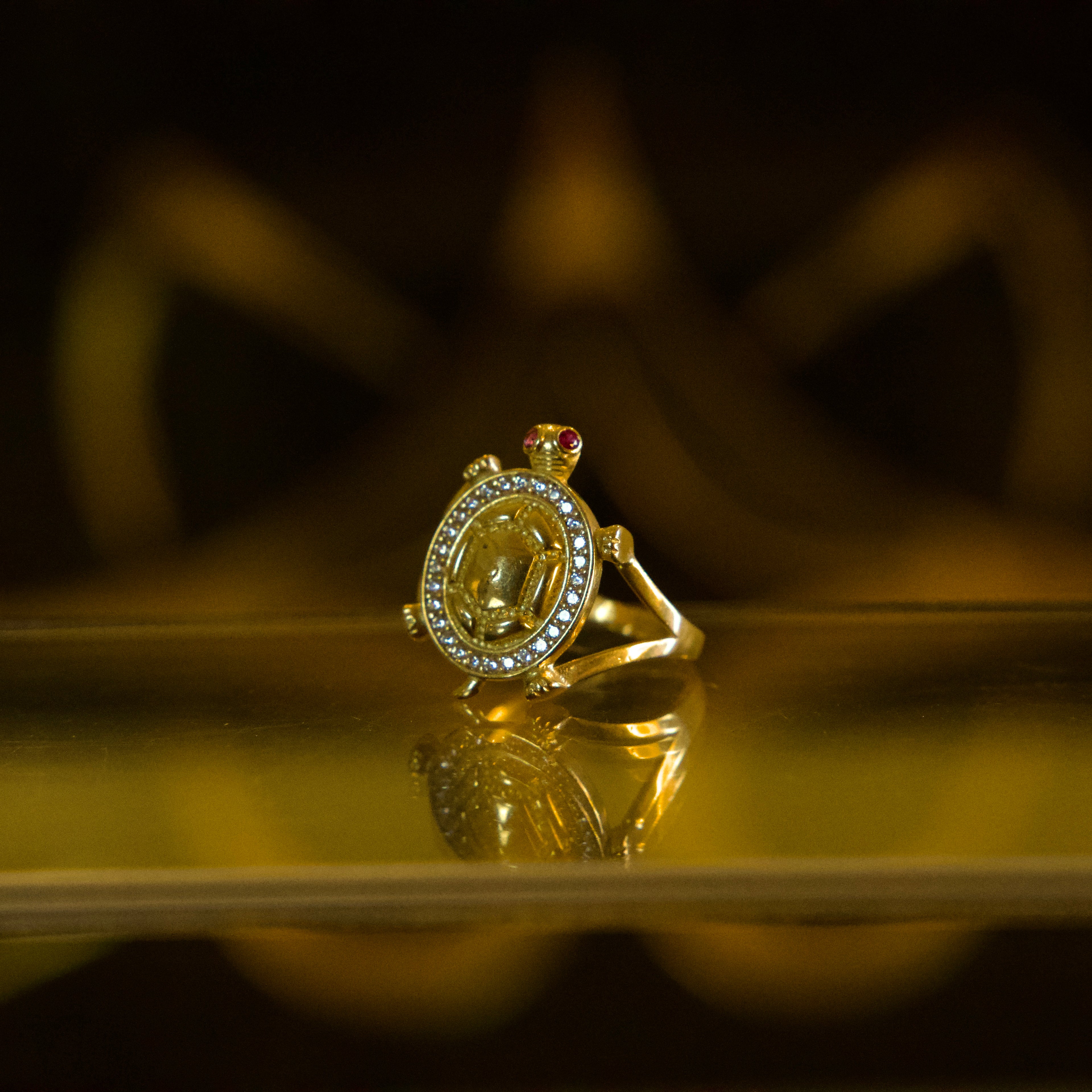 Anillo de Tortuga con Zirconias Blancas 10K