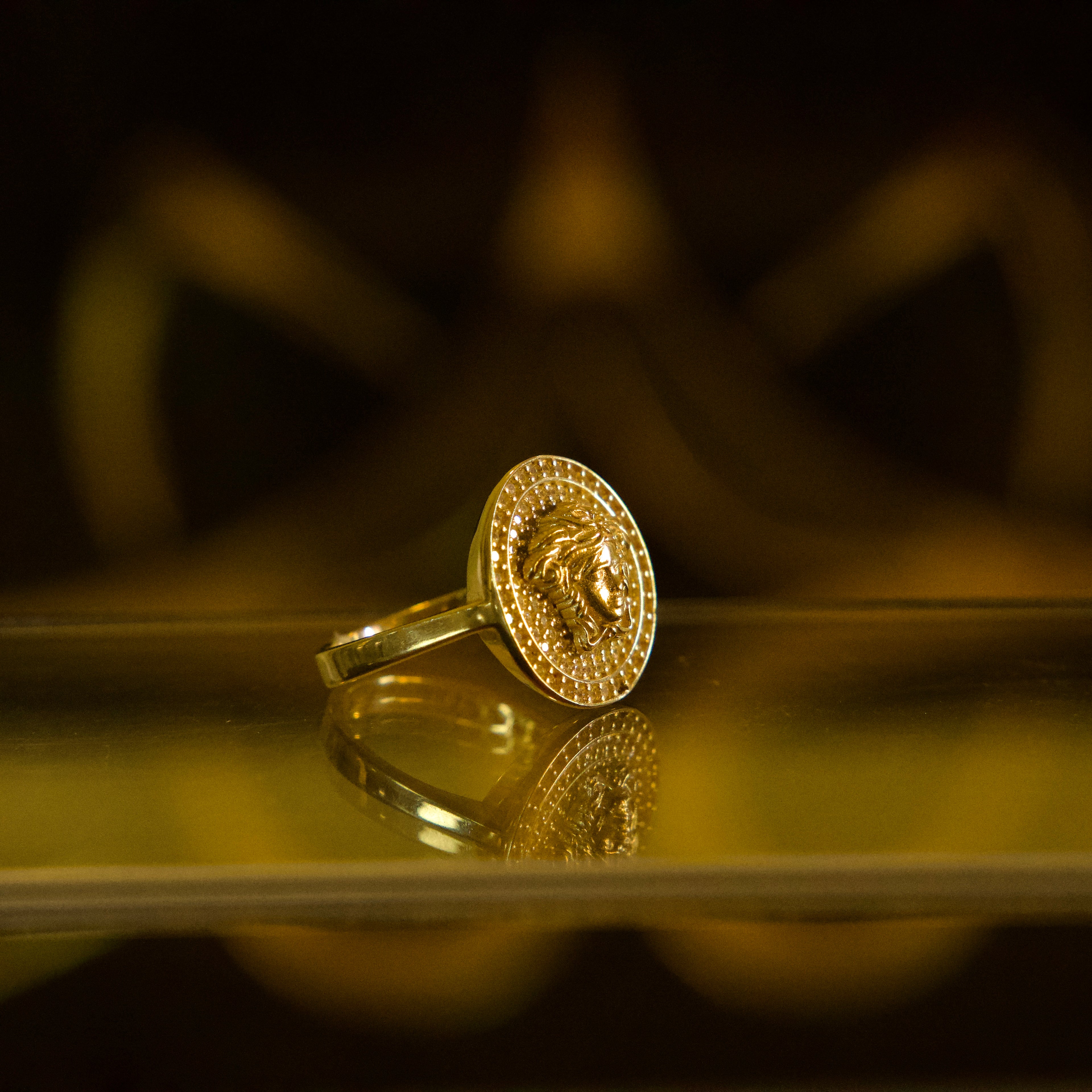 Anillo Versace Circular 10K