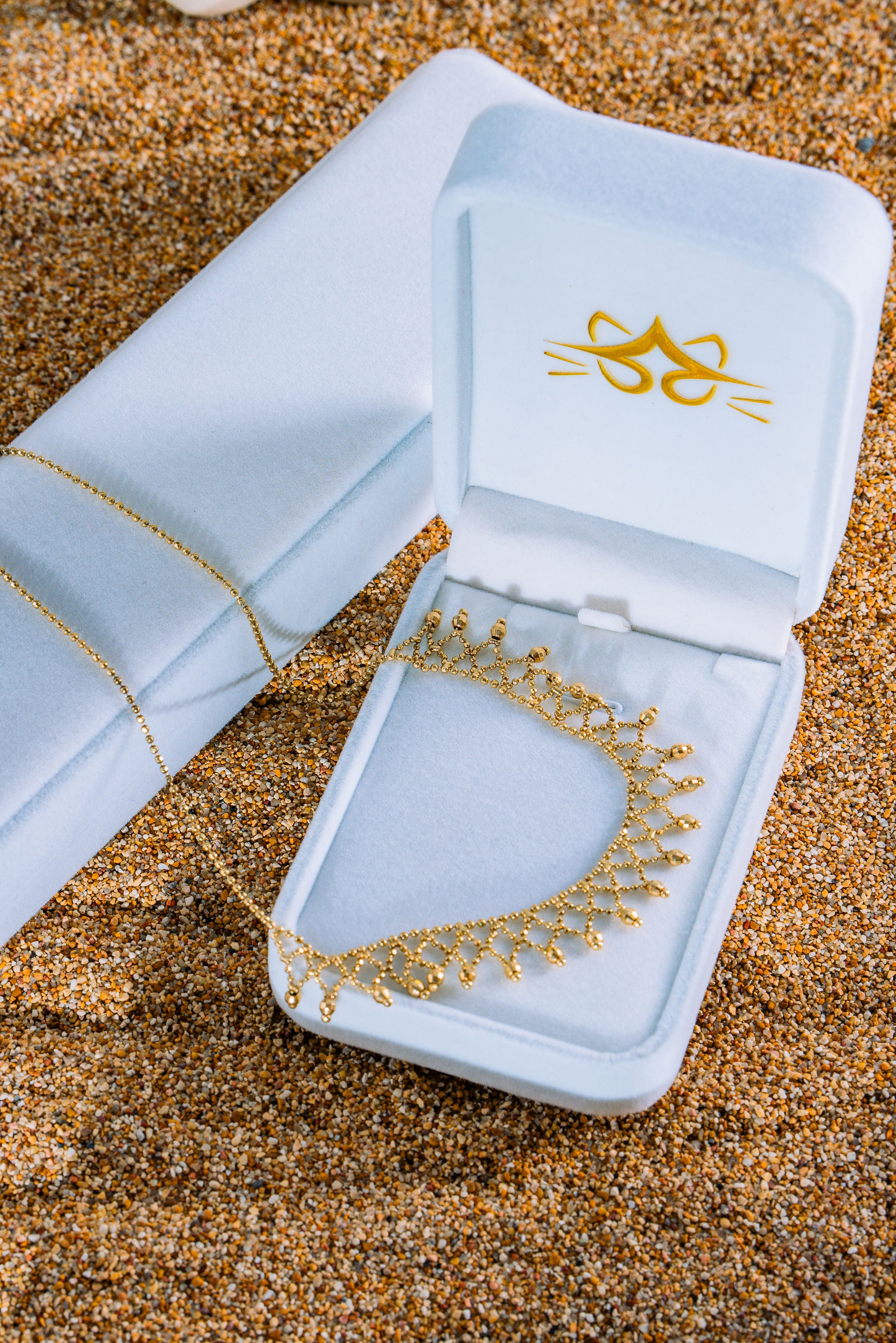 Gargantilla elegante de bolitas 14K