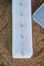 Pulso Van Cleef pequeño blanco 10K