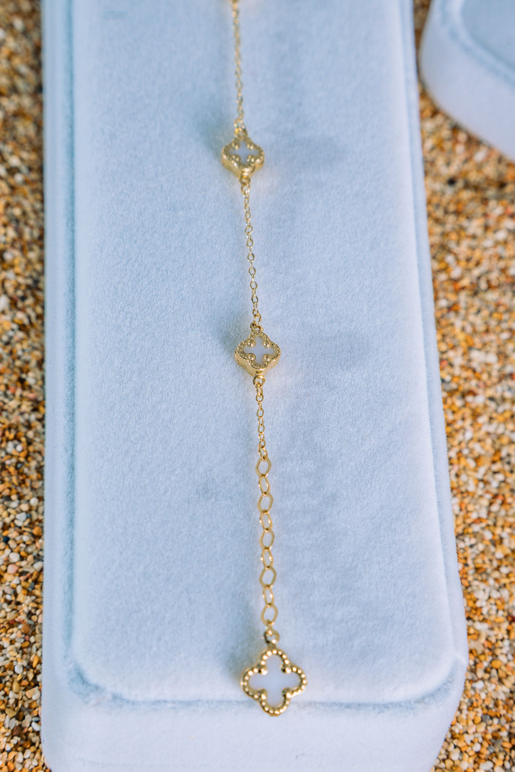 Pulso Van Cleef pequeño blanco 10K