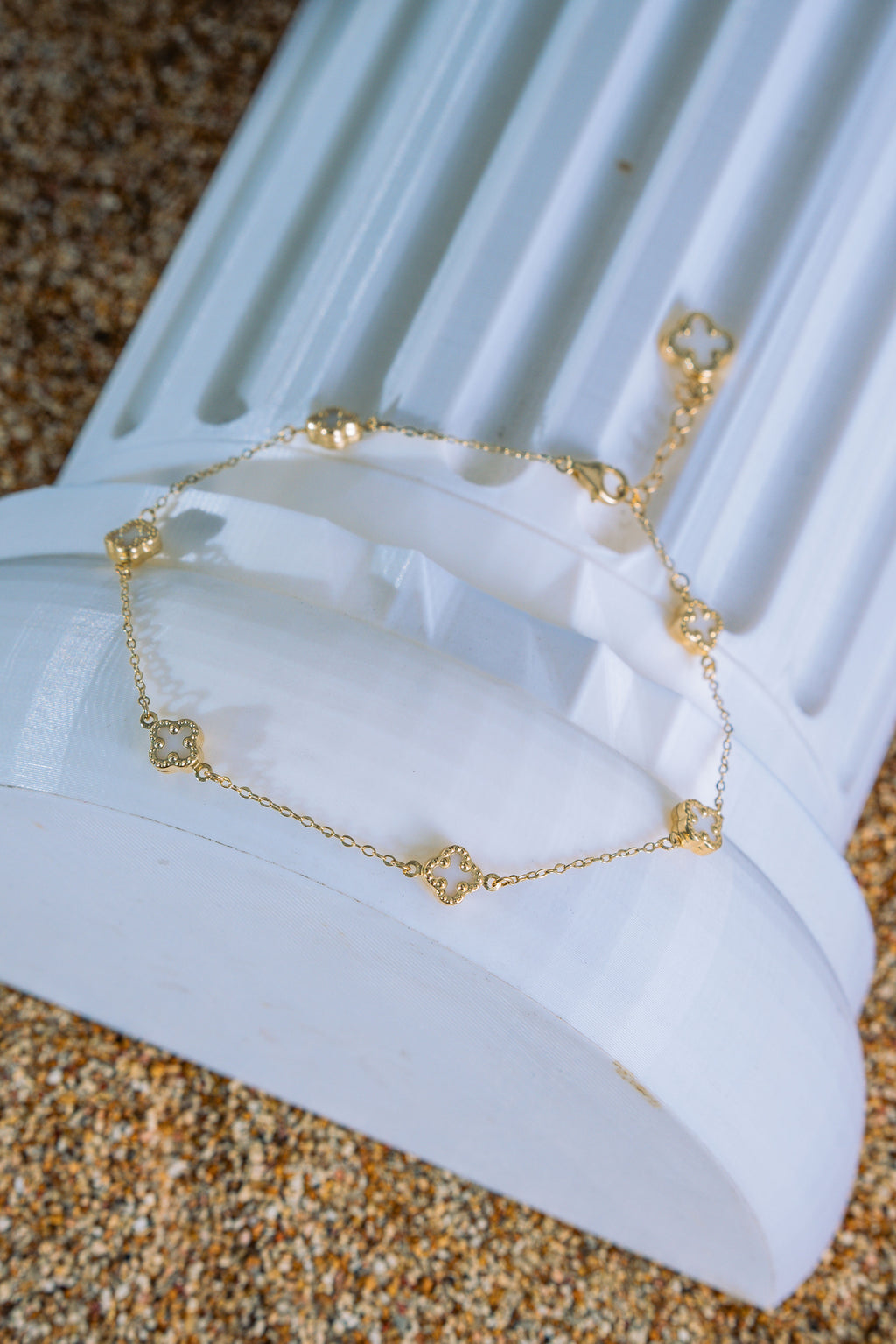 Pulso Van Cleef pequeño blanco 10K