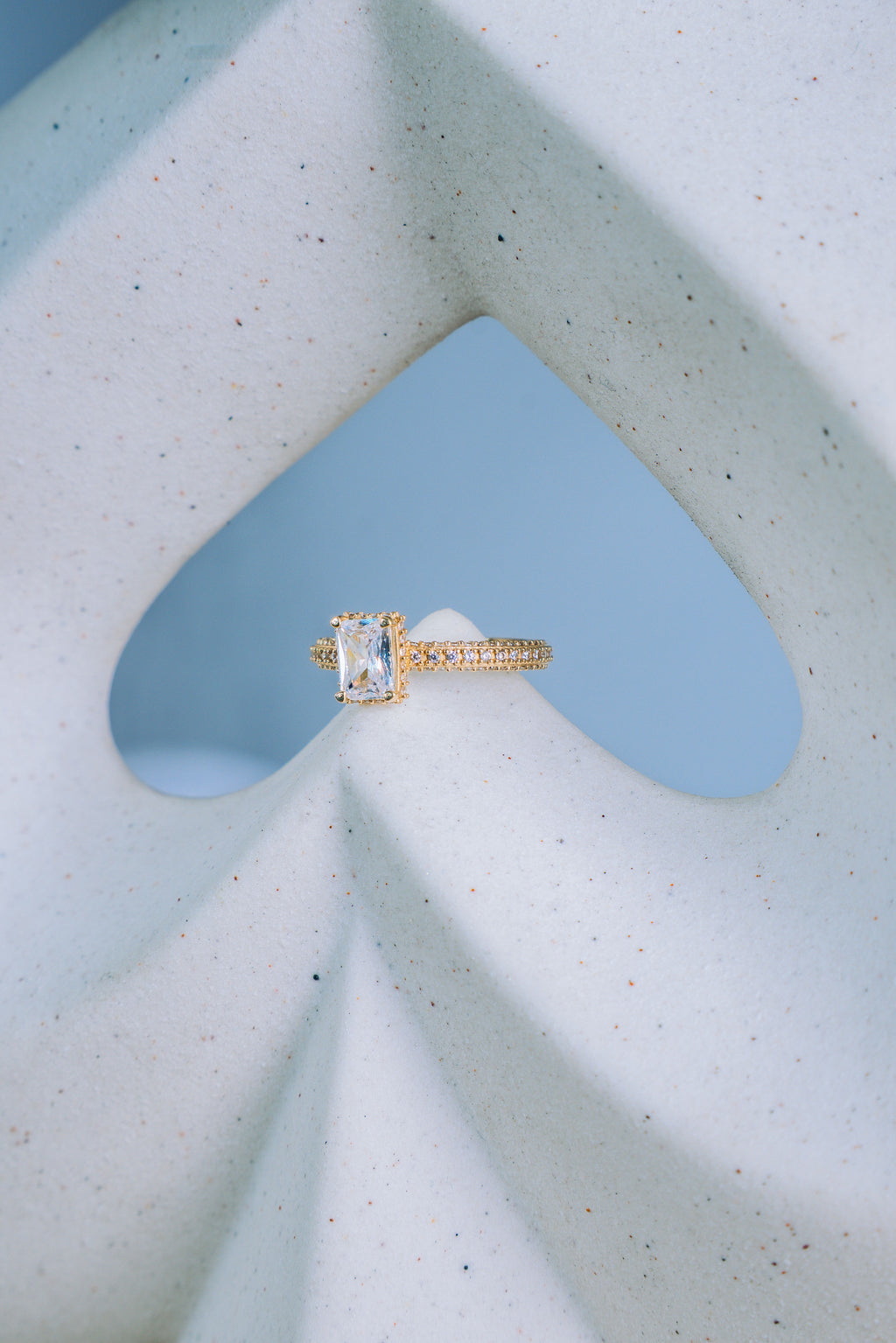 Anillo de compromiso piedra cuadrada 10K