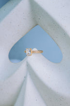Anillo de compromiso piedra cuadrada 10K