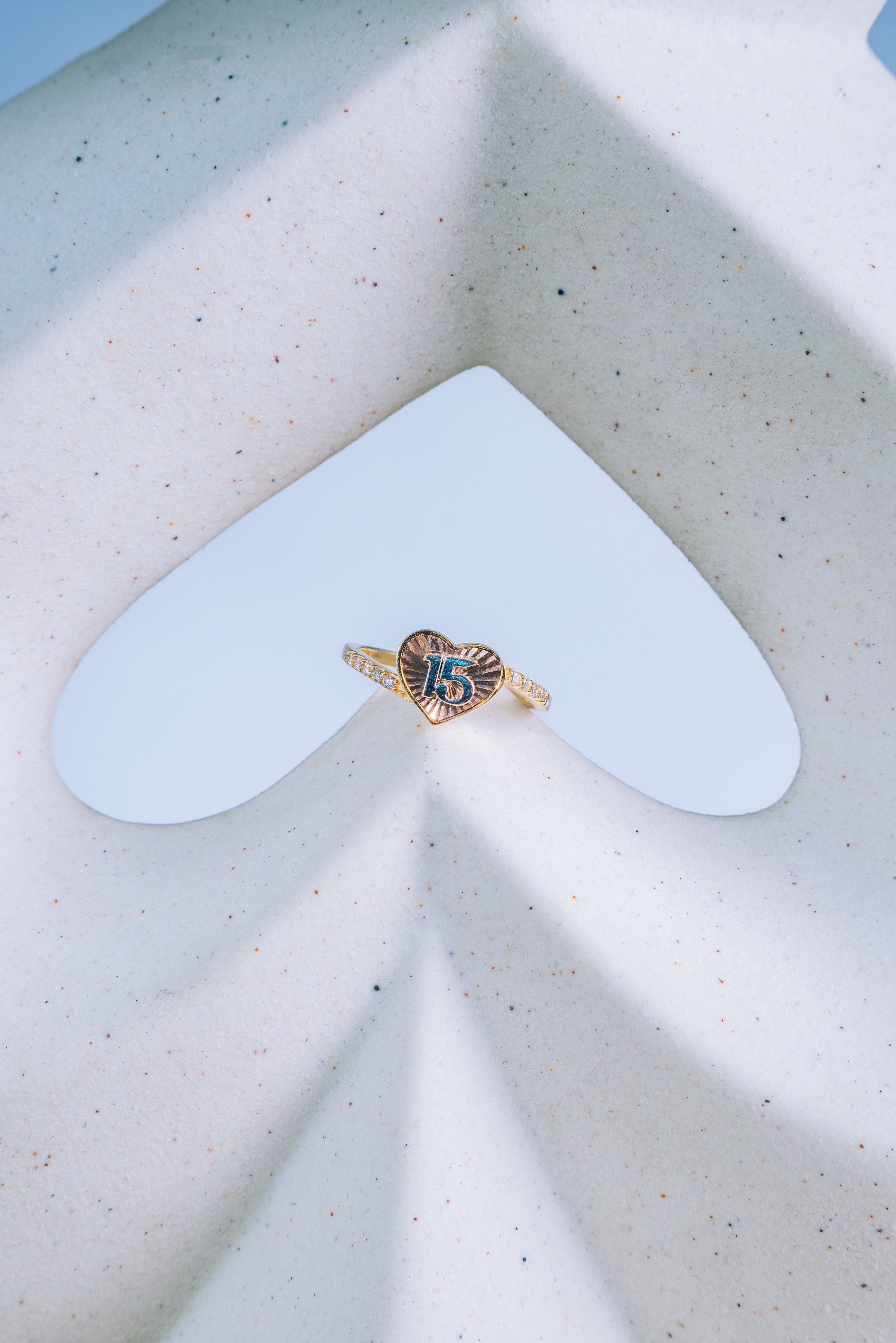Anillo de 15 años corazón 3 oros 14K