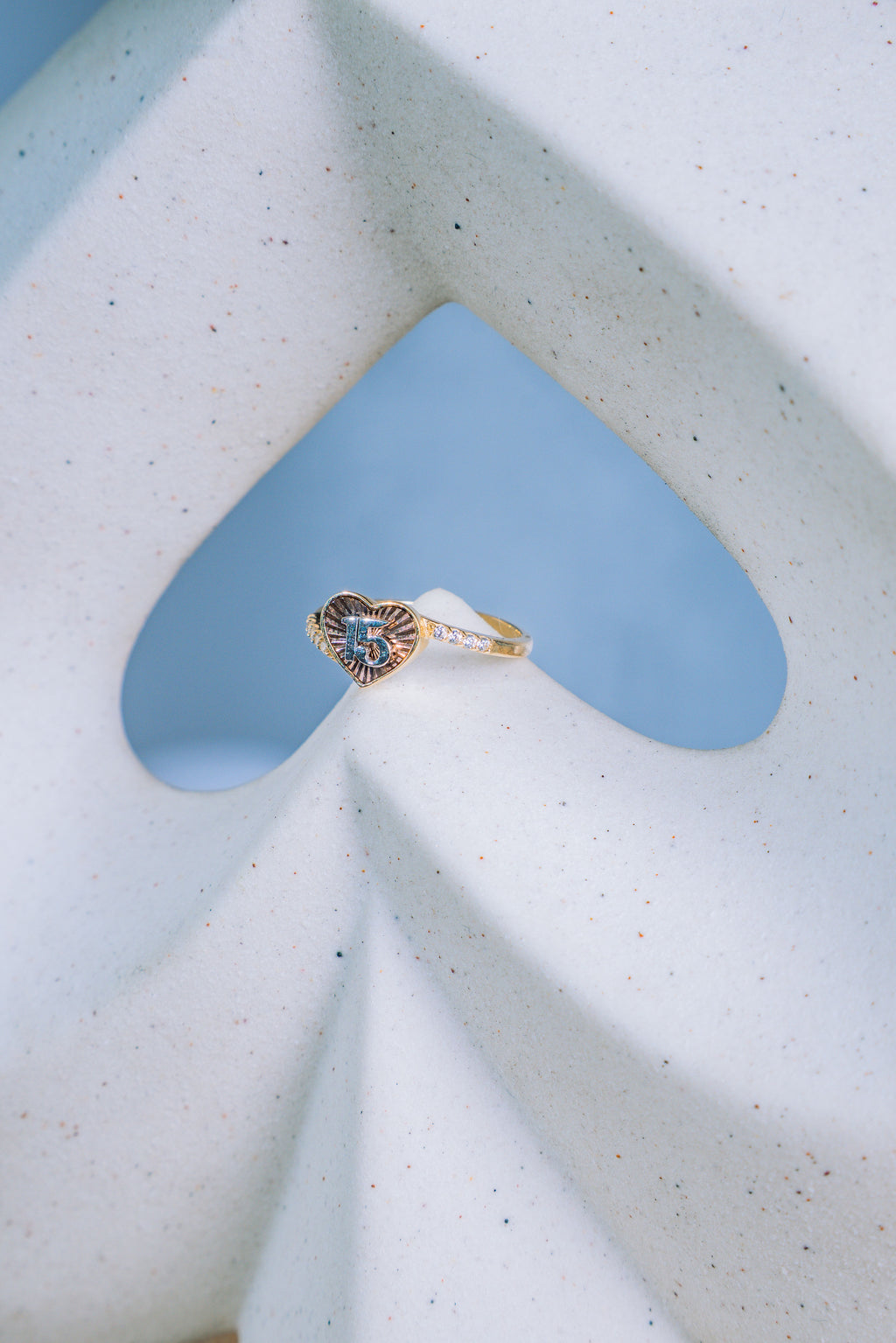 Anillo de 15 años corazón 3 oros 14K