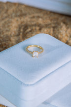 Anillo de compromiso piedra cuadrada 10K