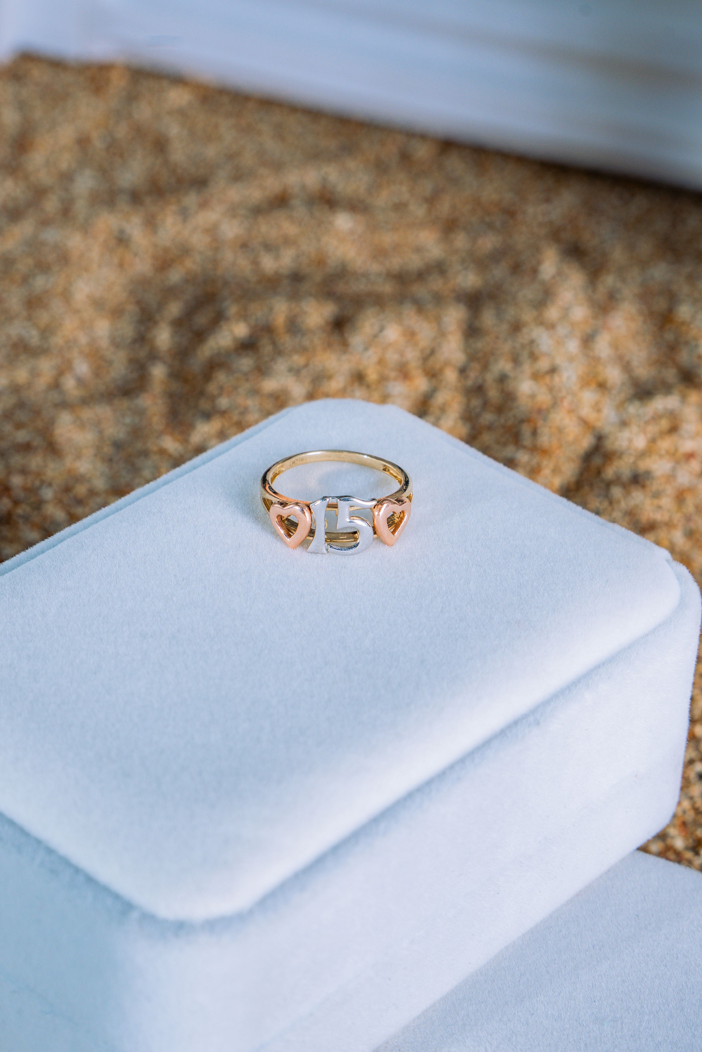 Anillo de 15 años 2 corazones 3 oros 14K