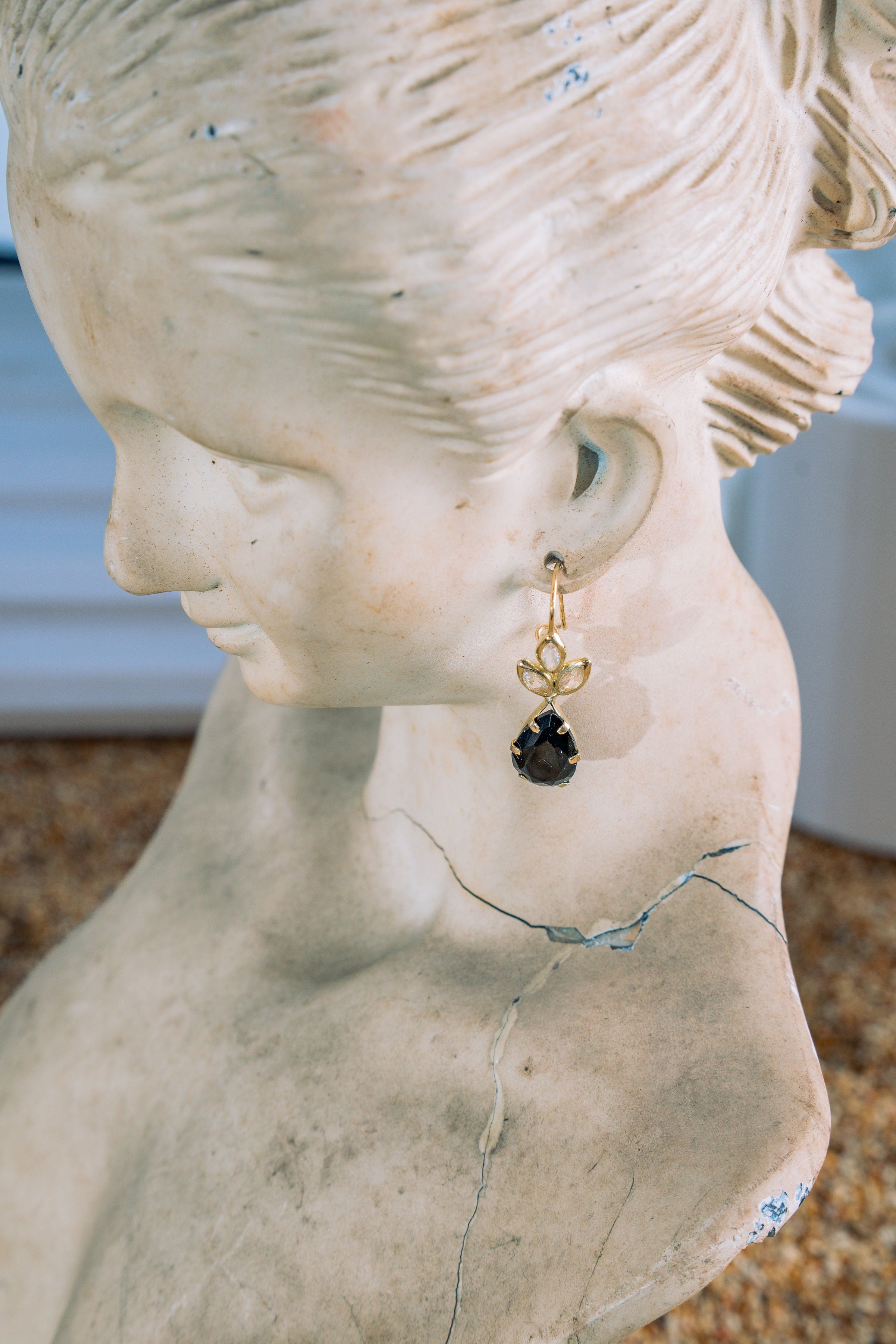 Aretes de gota negra 10K