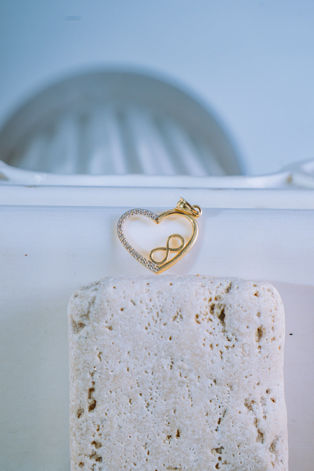 Dije de corazón con infinito en medio 14K