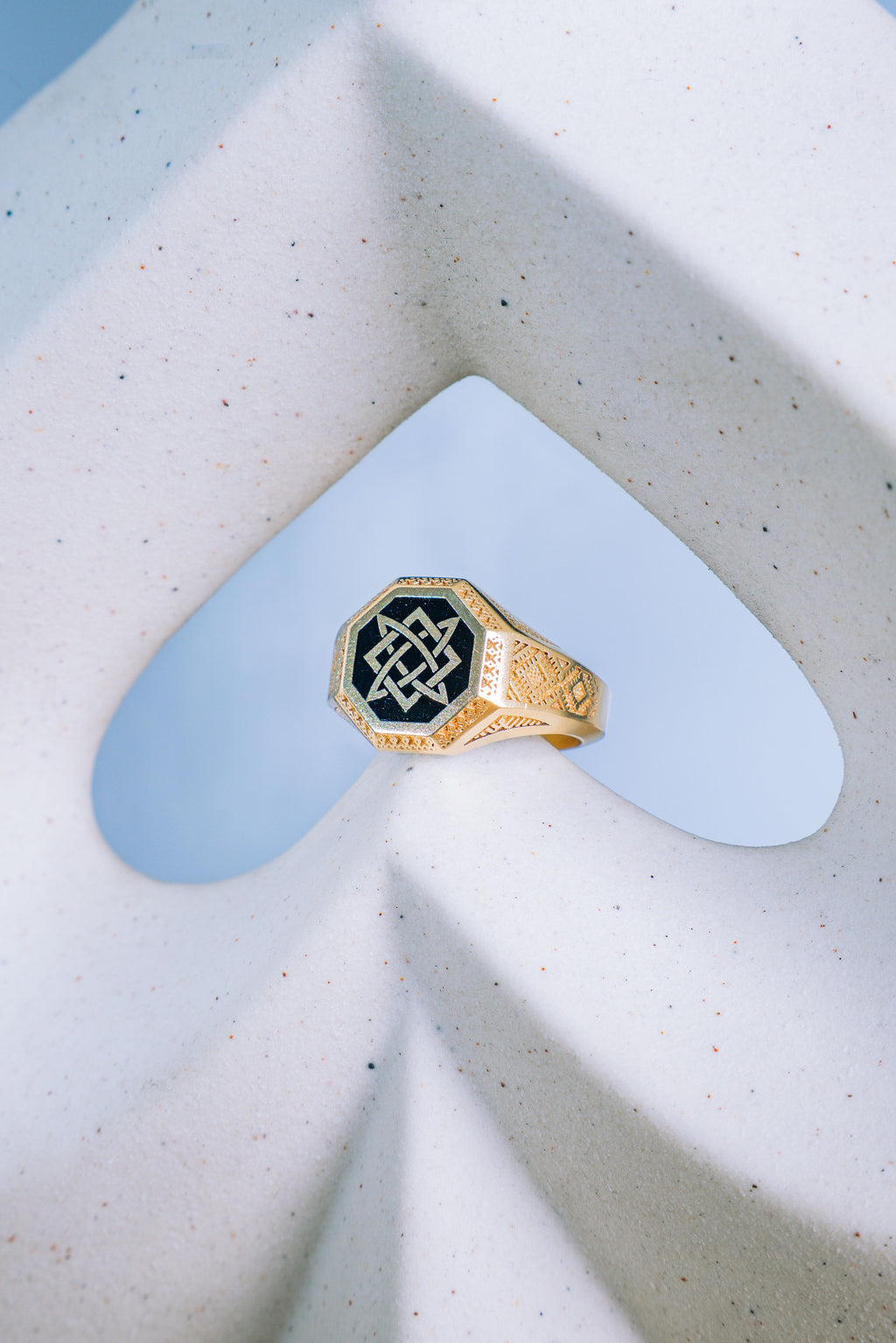 Anillo caballero estrella de lada 10K