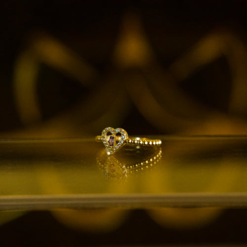 Anillo de Corazón con Zirconias Blancas y Piedra Lila 10K