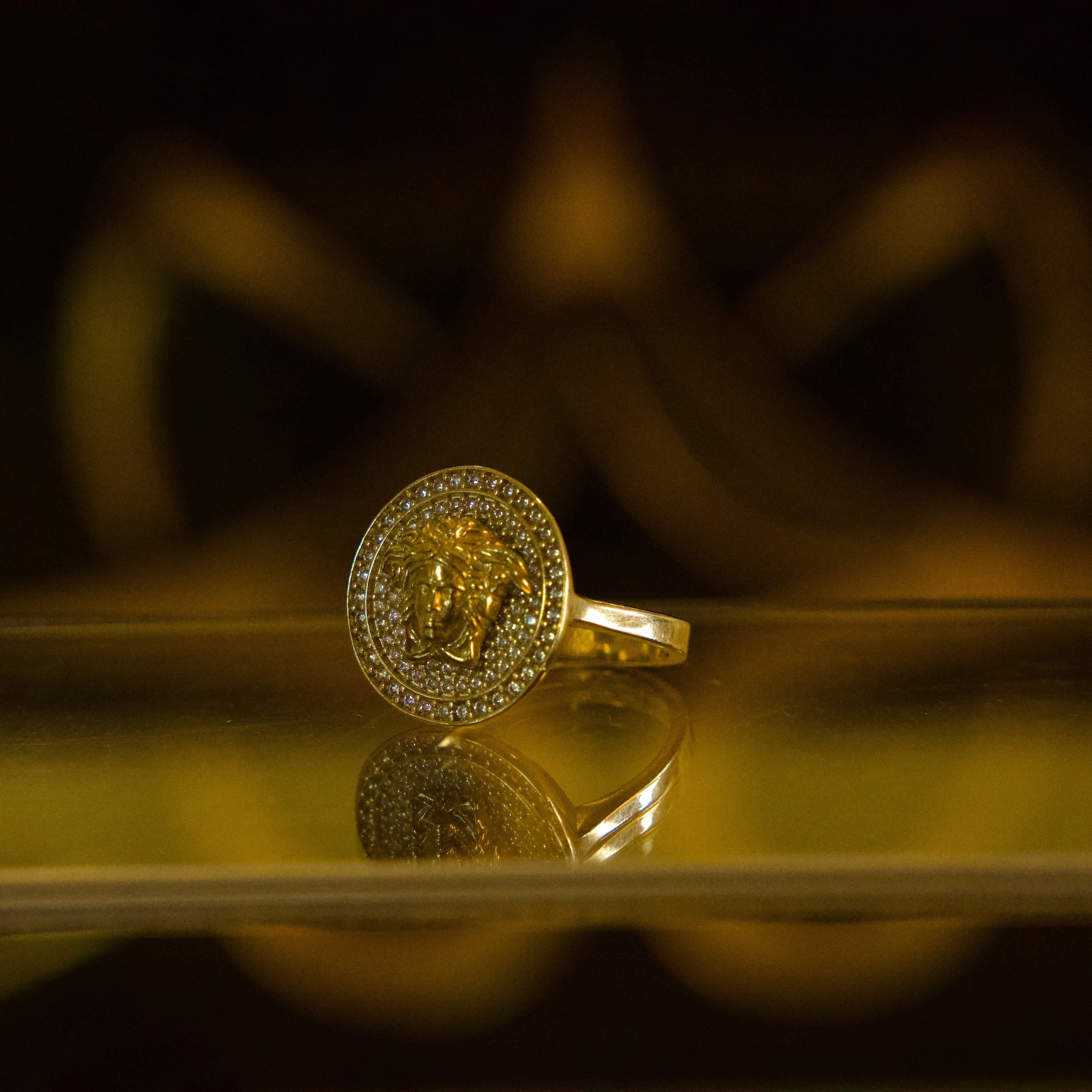 Anillo Versace Circular 10K