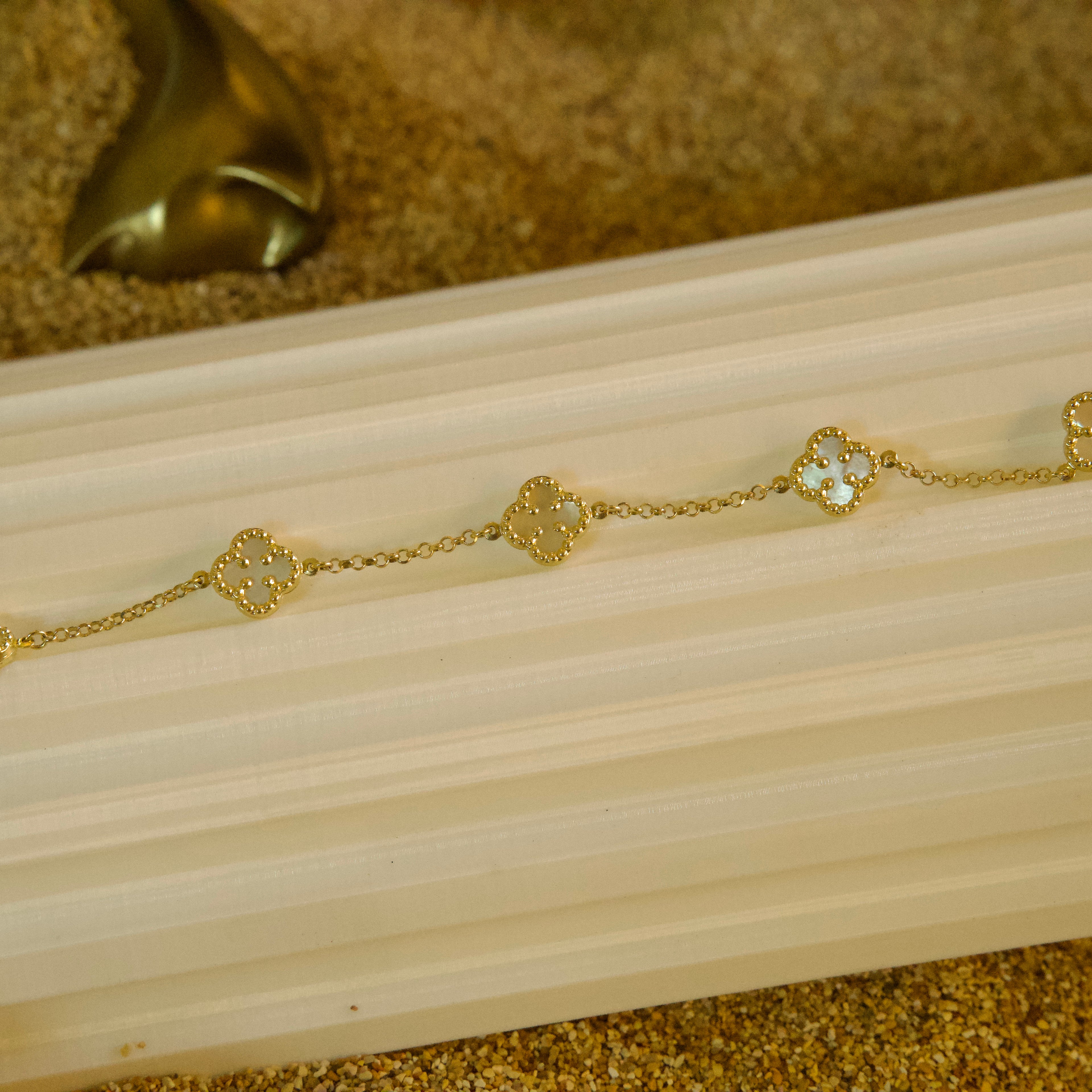 Pulsera Van Cleef blanca mediana 10K