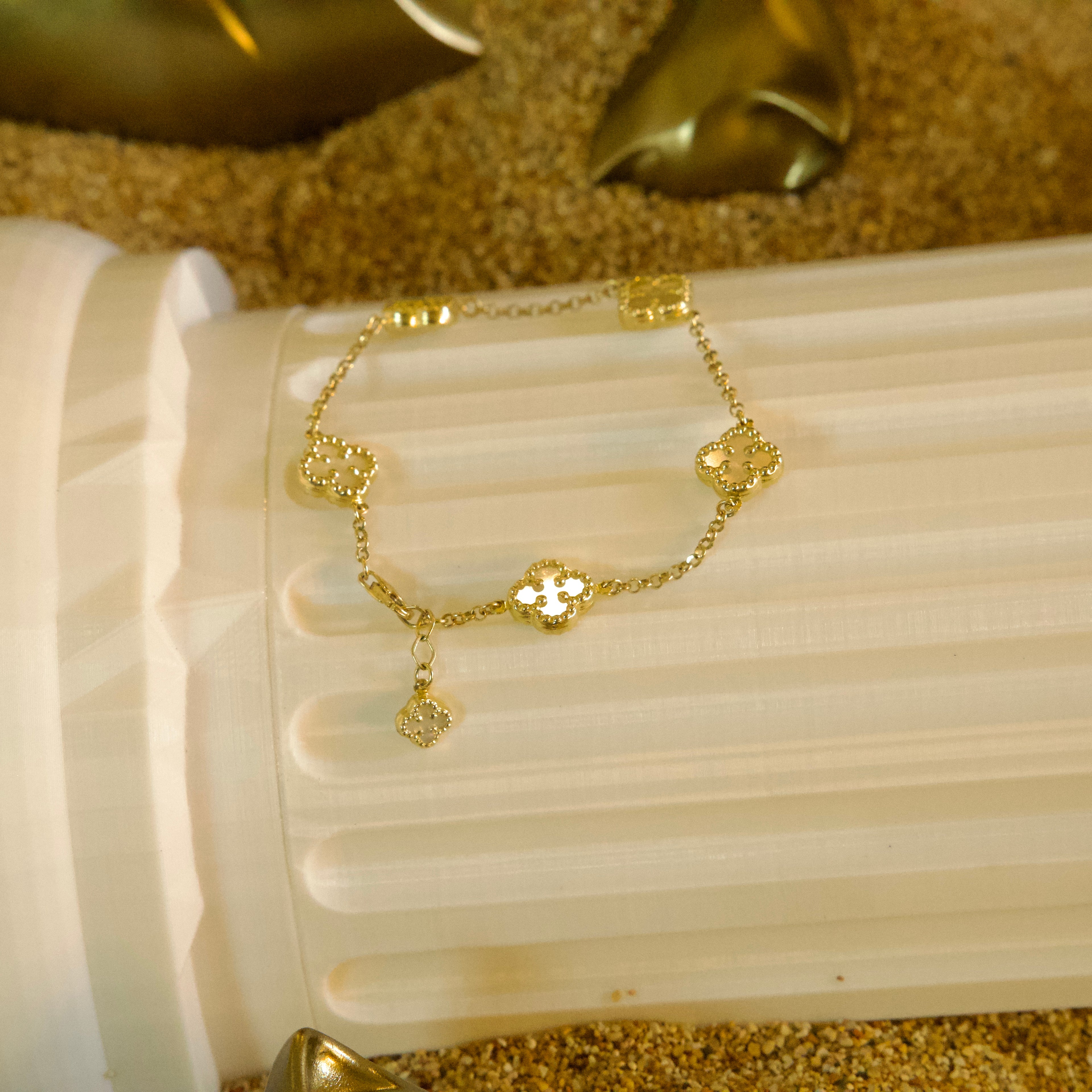 Pulsera Van Cleef blanca mediana 10K