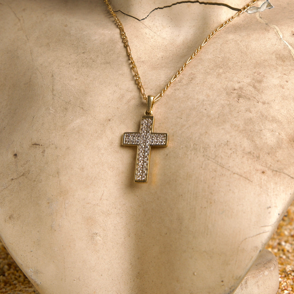 Dije de Cruz Cuadrada con piedras blancas 10K