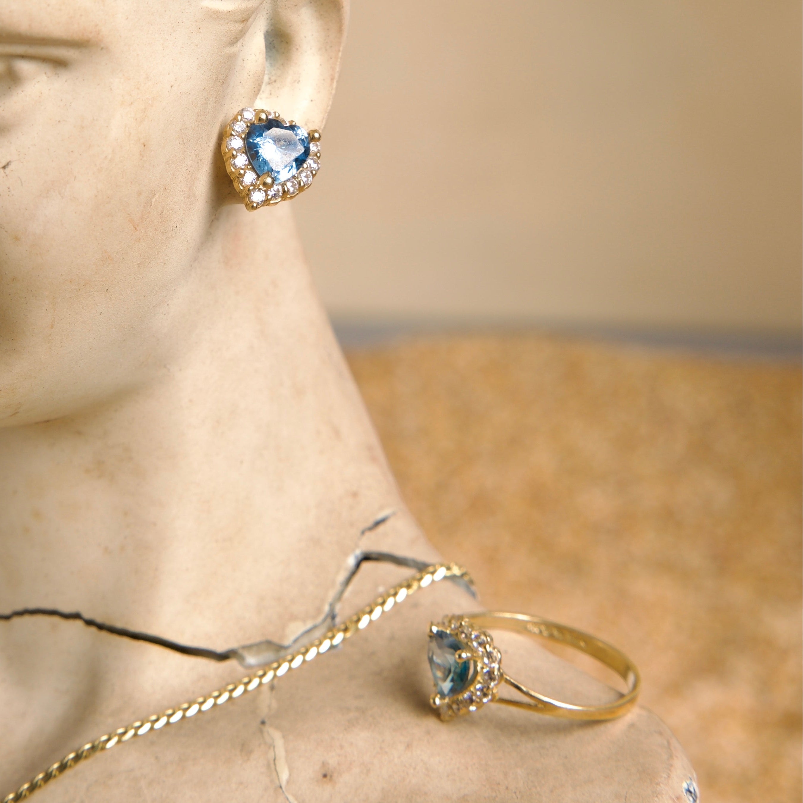 Set de Joyas Corazón celeste con piedras blancas 10K