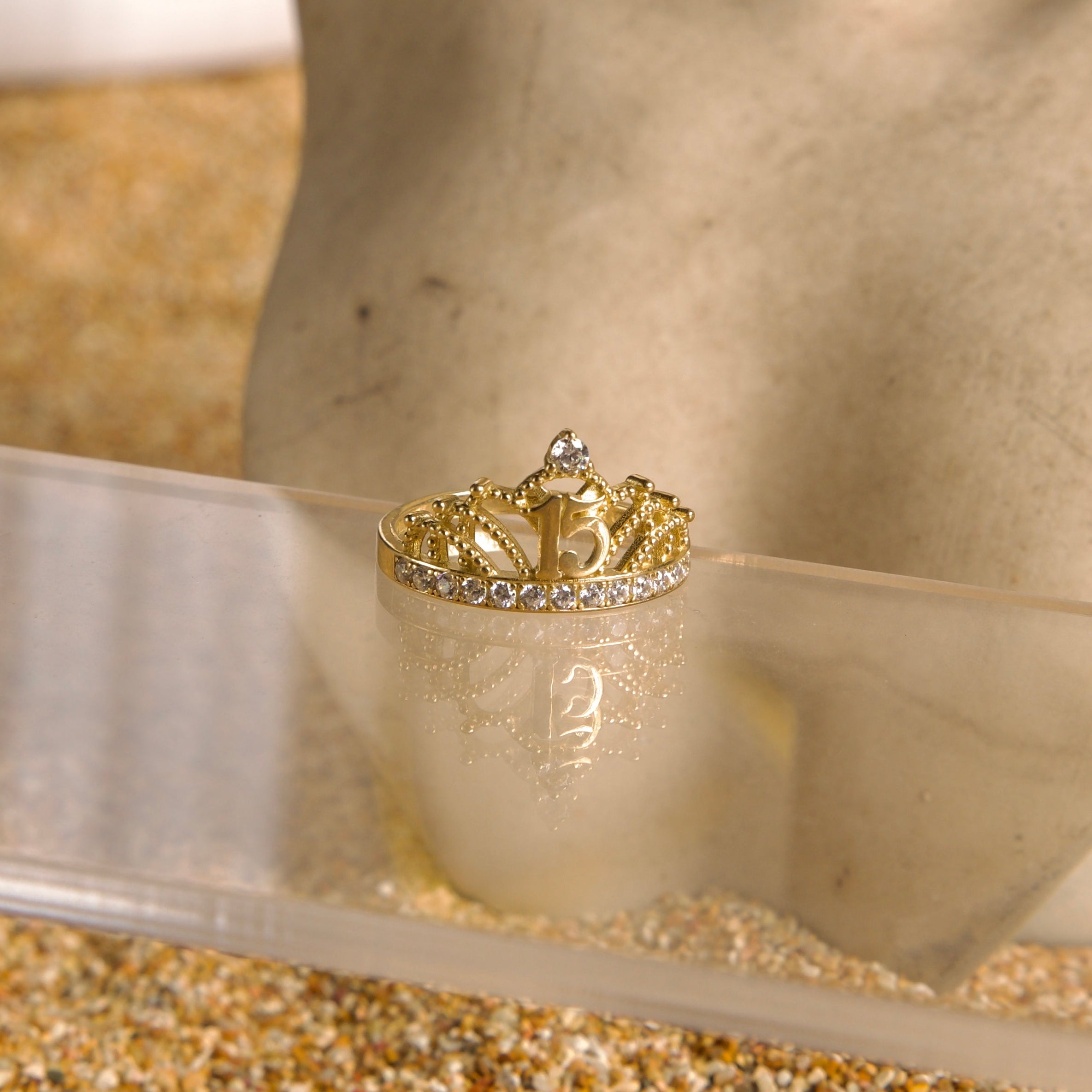 Anillo de 15 años con forma de Corona 10K