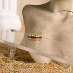 Anillo de 15 años de Corona con piedras fucsia 14K