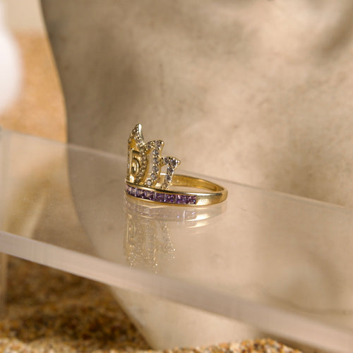Anillo de 15 años de Corona con piedras moradas 14K