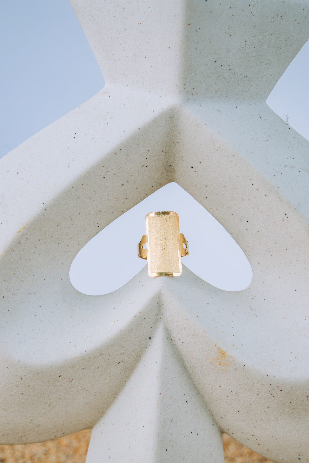 Anillo de plaquita rectangular 10K