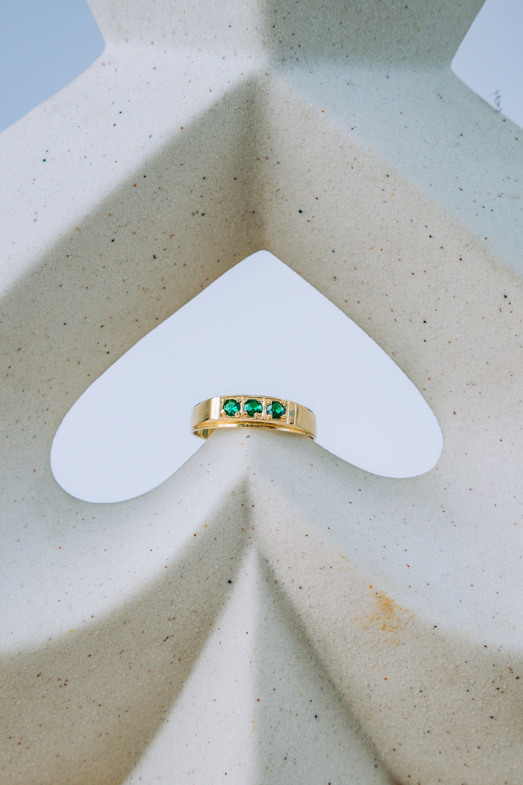 Anillo para caballero piedras verdes 10K