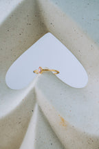 Anillo minimalista piedra rosada 10K