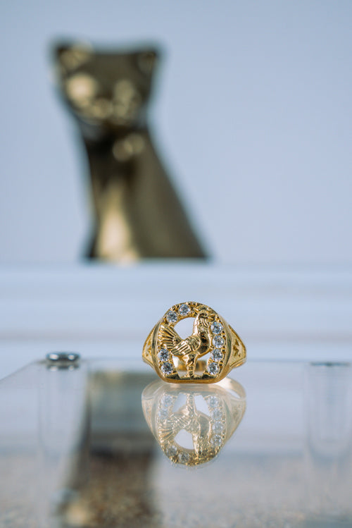 Anillo de herraje con gallo 10K