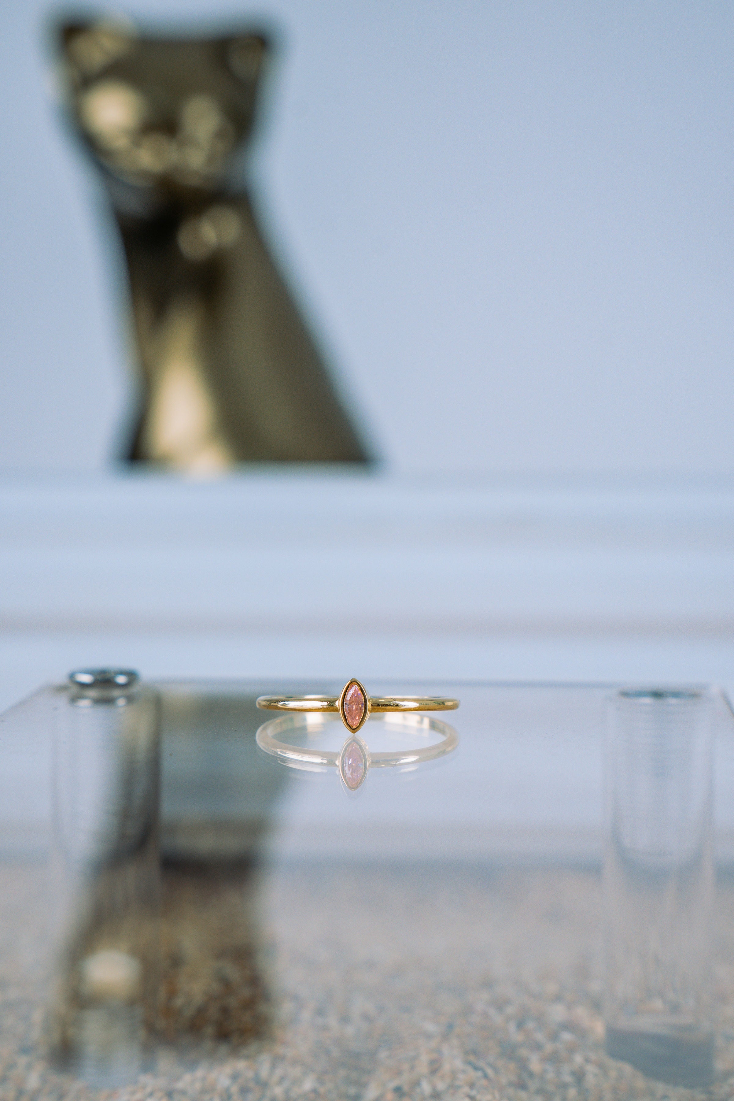 Anillo minimalista piedra rosada 10K