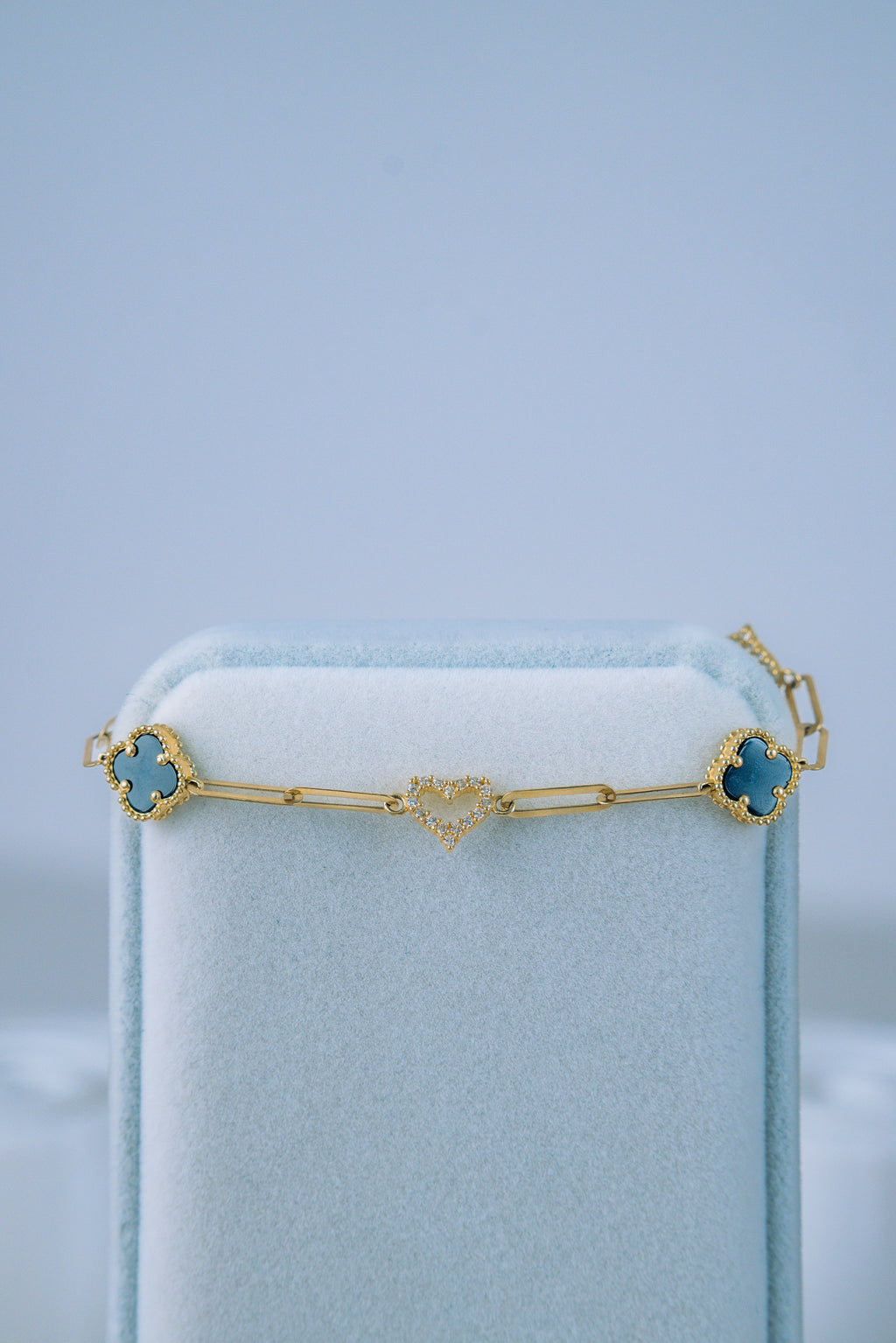 Pulsera treboles negros y corazones 10K