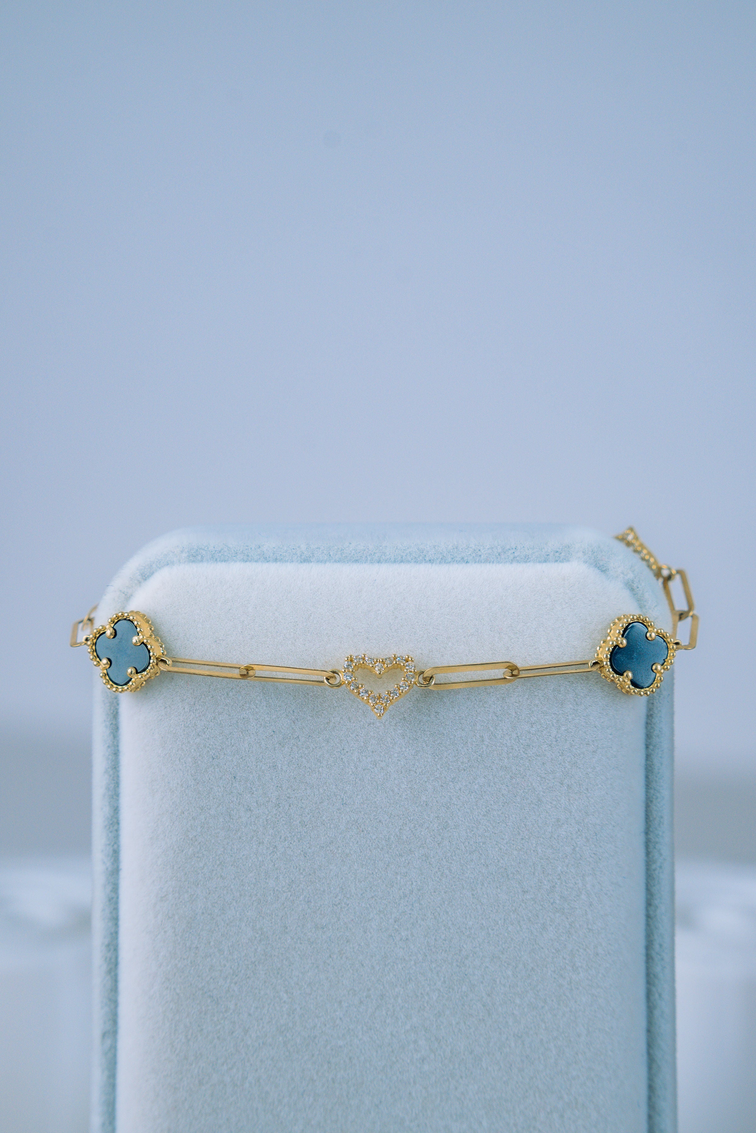 Pulsera treboles negros y corazones 10K