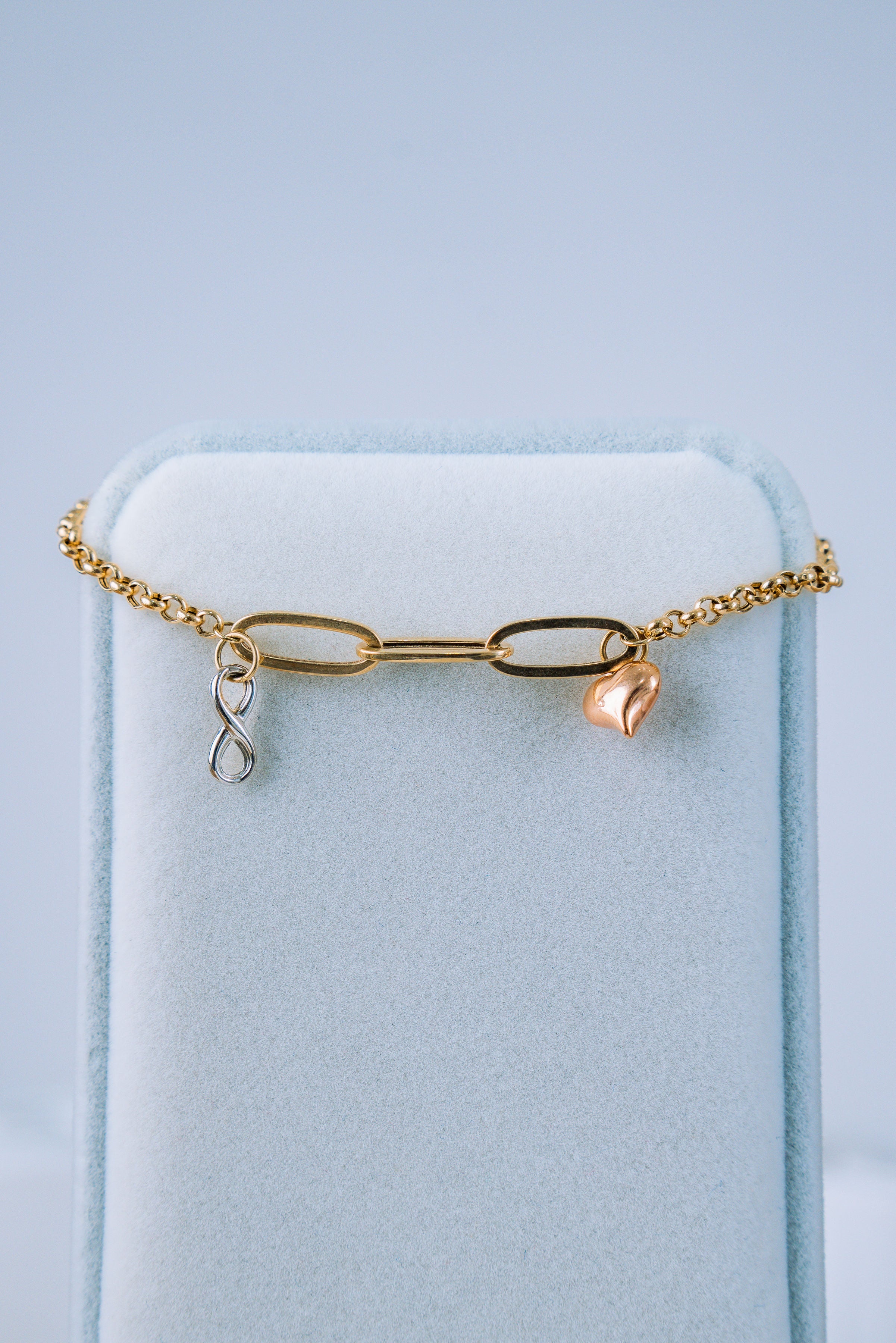 Pulsera vacía con dije infinito y corazón 3 oros 10K