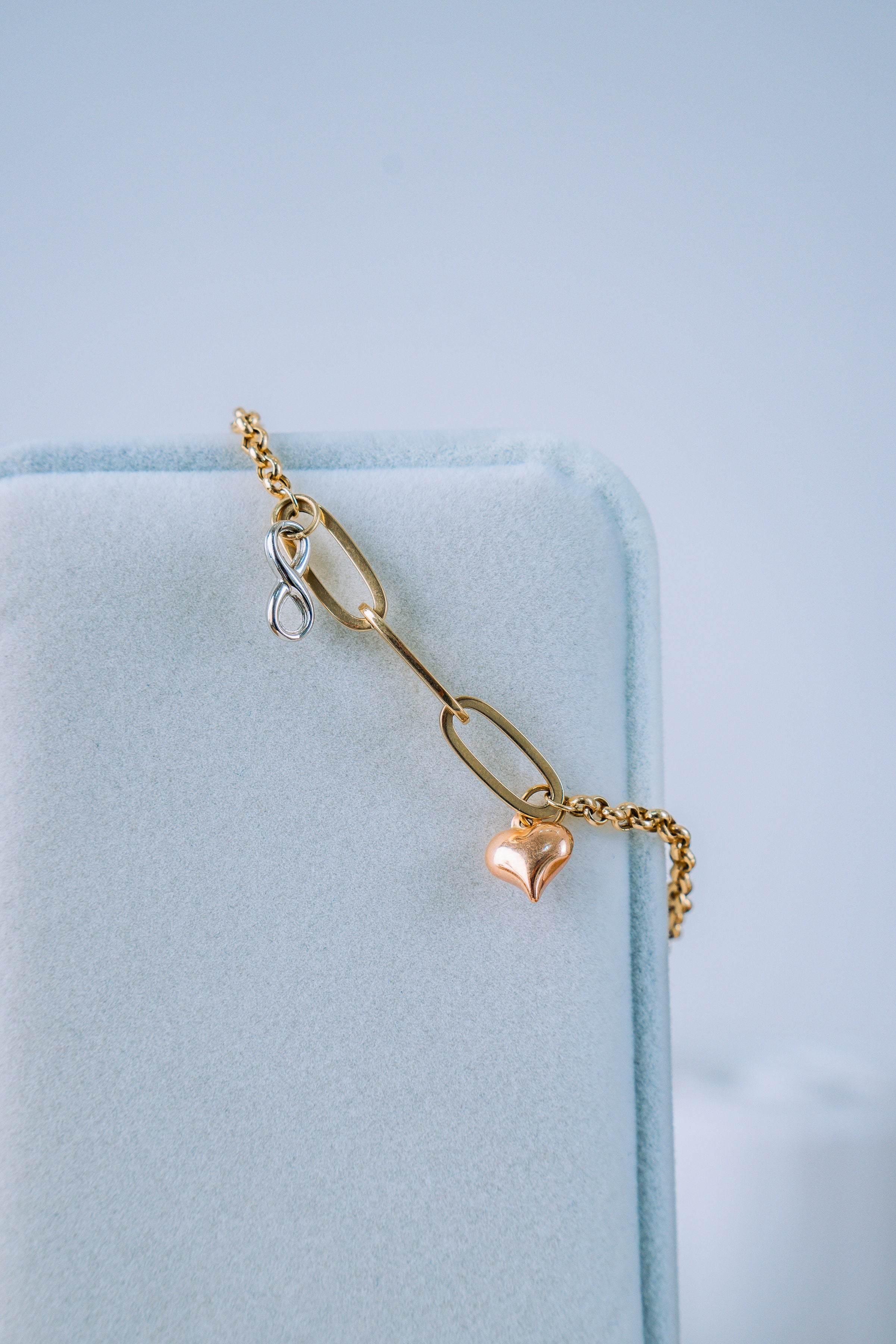 Pulsera vacía con dije infinito y corazón 3 oros 10K