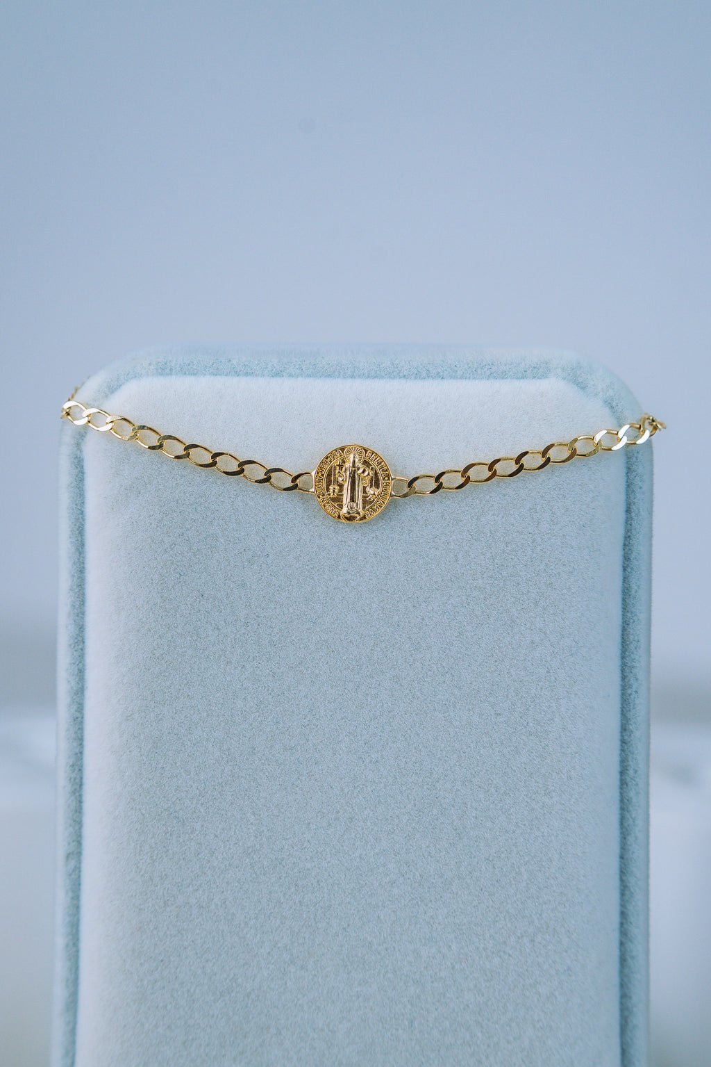Pulsera cubana con medalla San Benito 10K