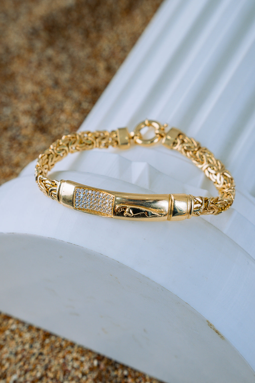 Esclava bizantina placa con puma 14K