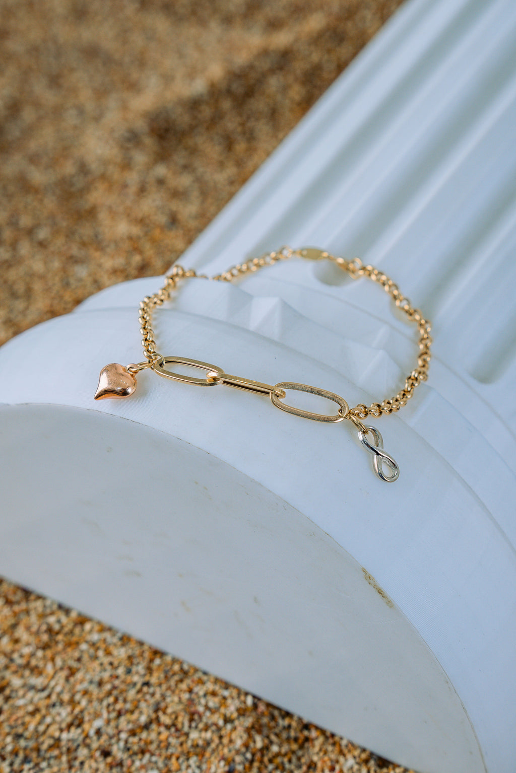Pulsera vacía con dije infinito y corazón 3 oros 10K