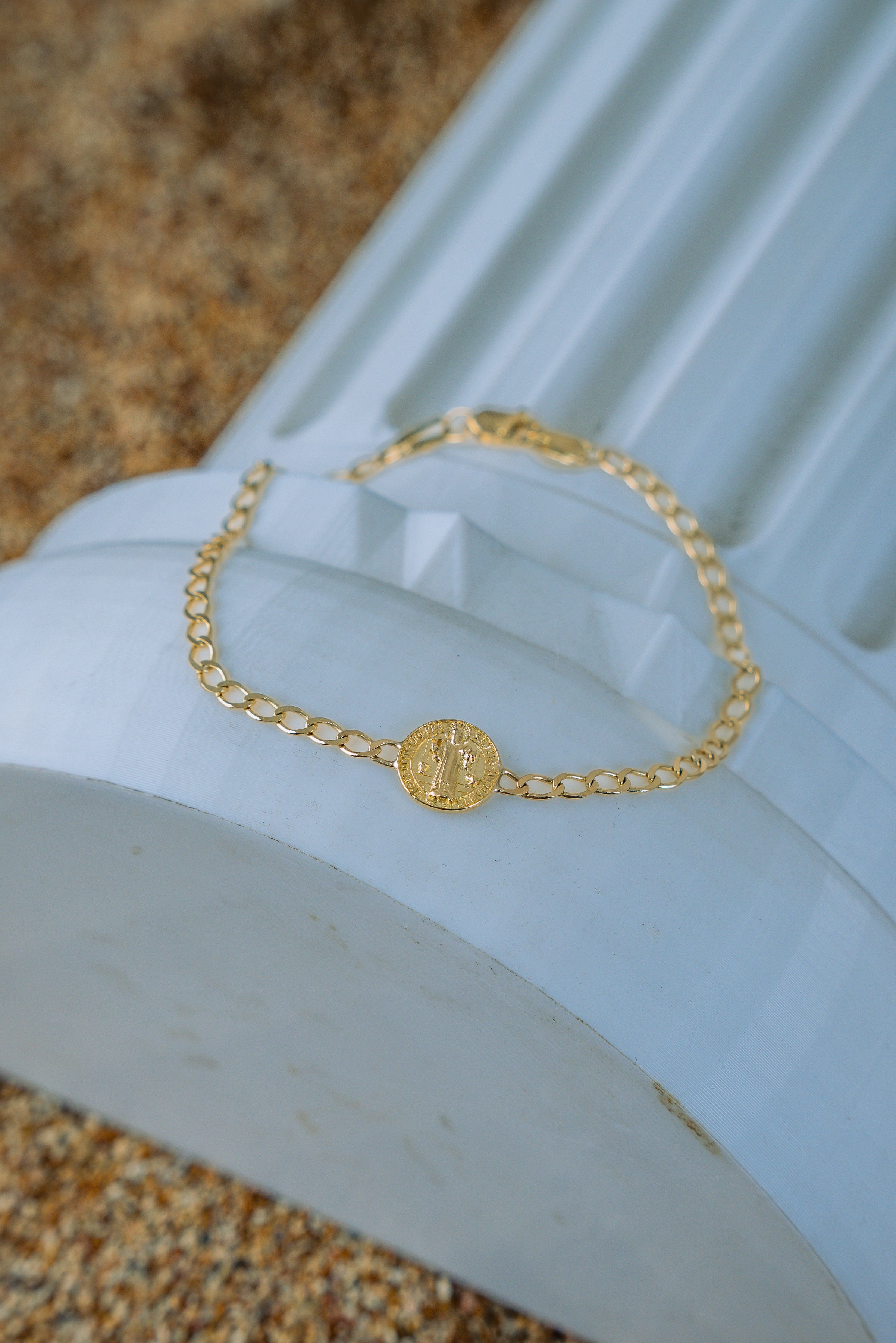 Pulsera cubana con medalla San Benito 10K