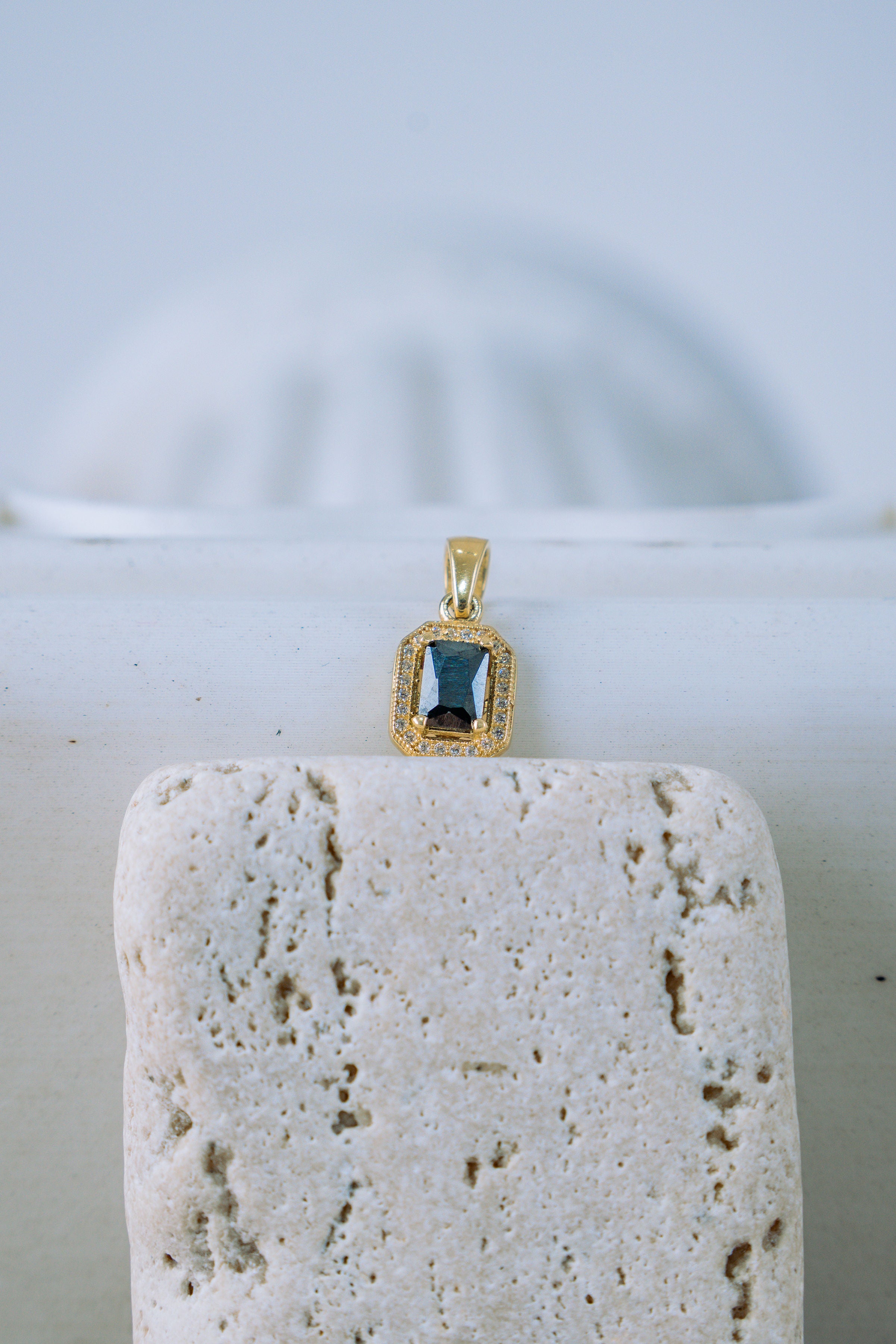 Dije piedra negra rectangular 10K