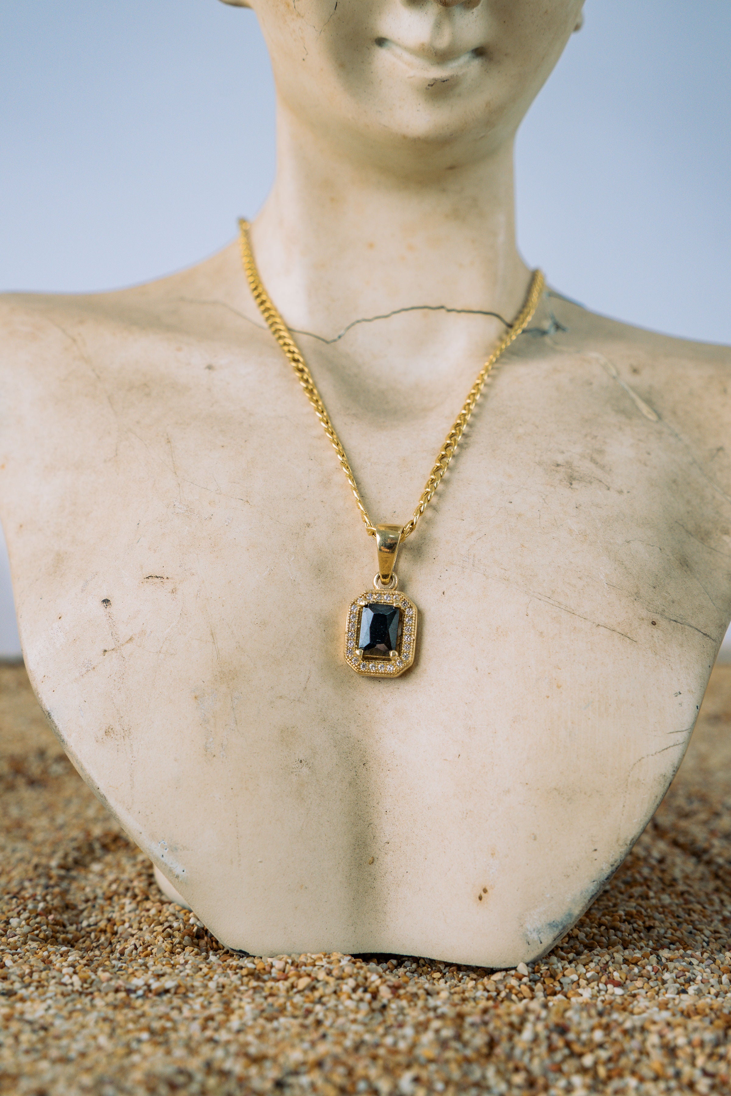 Dije piedra negra rectangular 10K