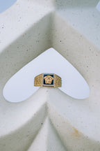 Anillo Versace cuadrado negro 10K