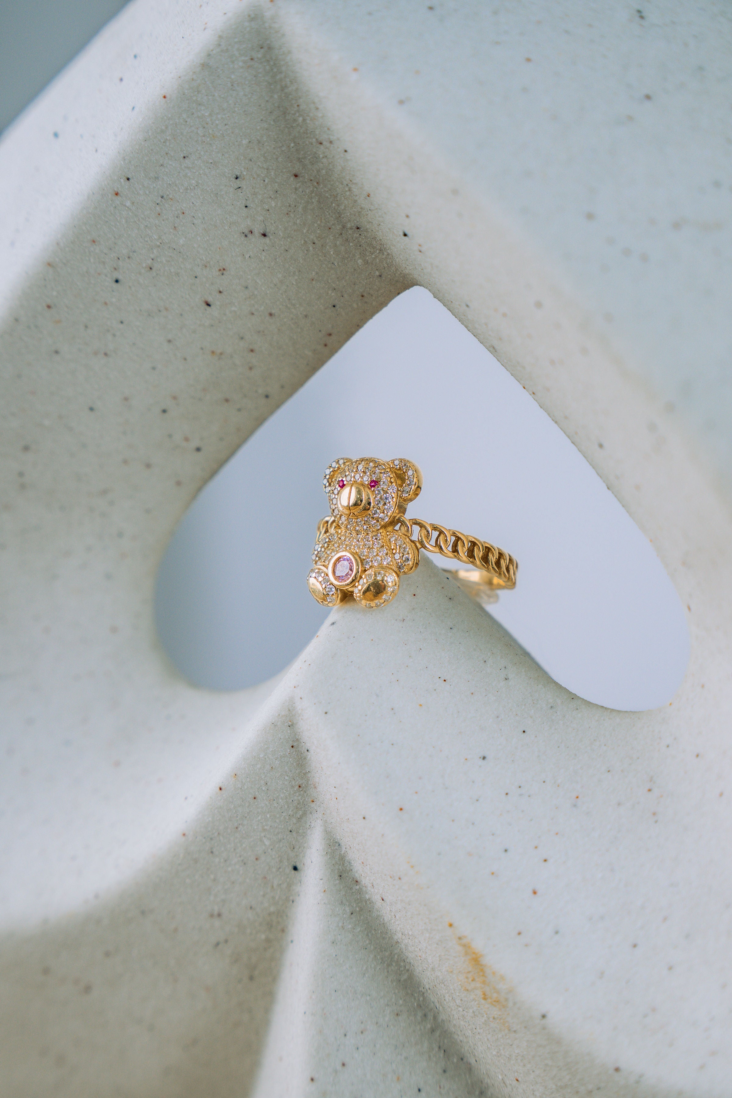 Anillo de oso piedra rosada 14K