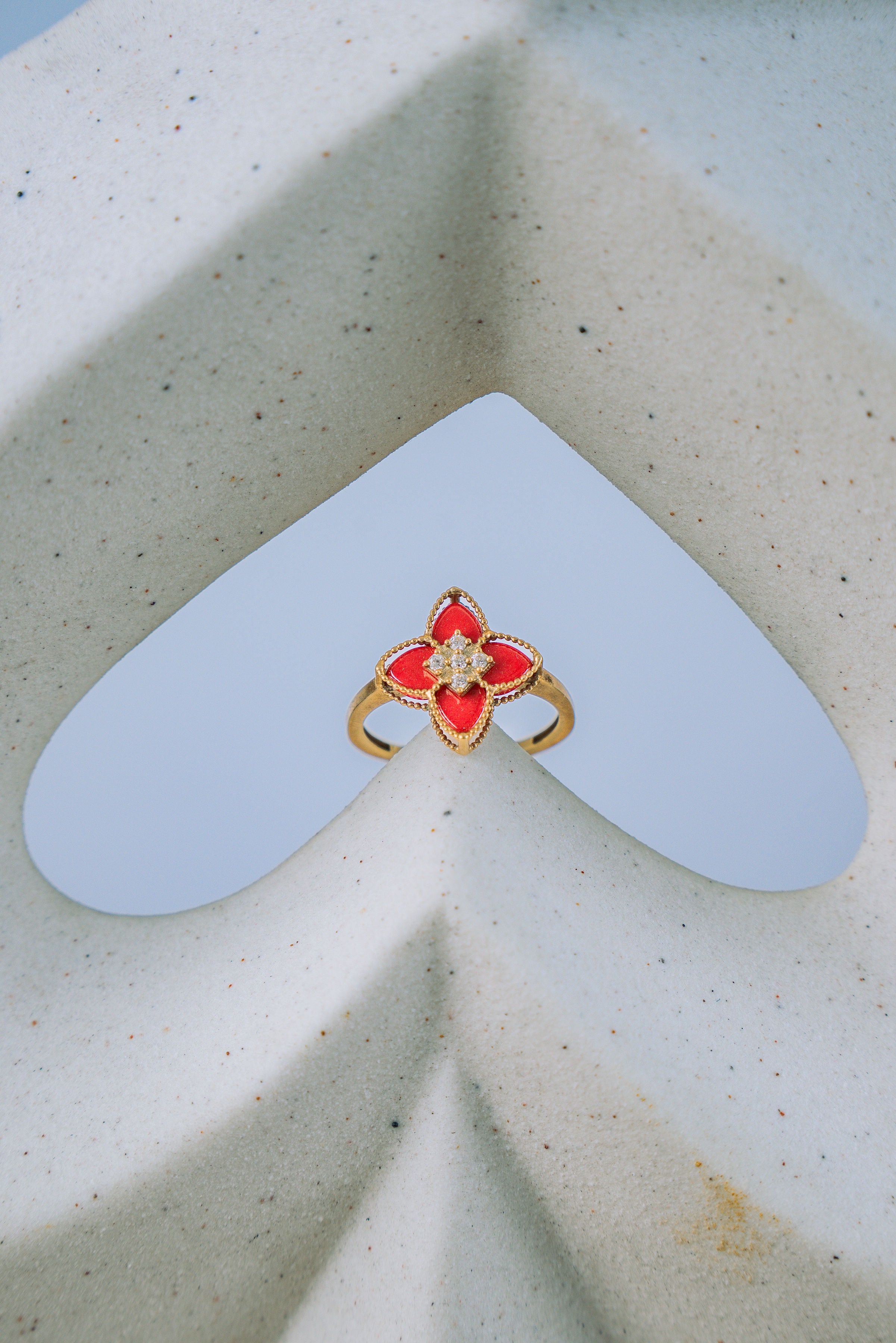 Anillo flor roja 10K