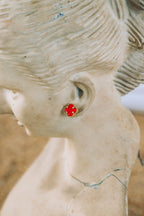 Aretes pequeños de trebol rojo 10K