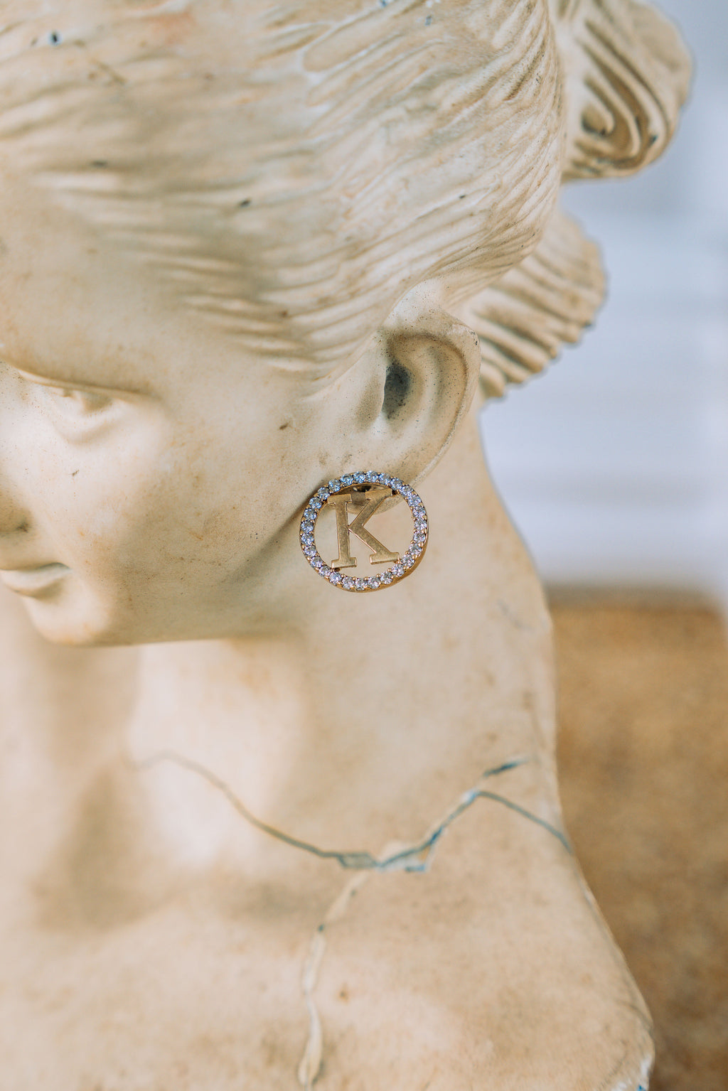 Aretes circulares con inicial K 10K