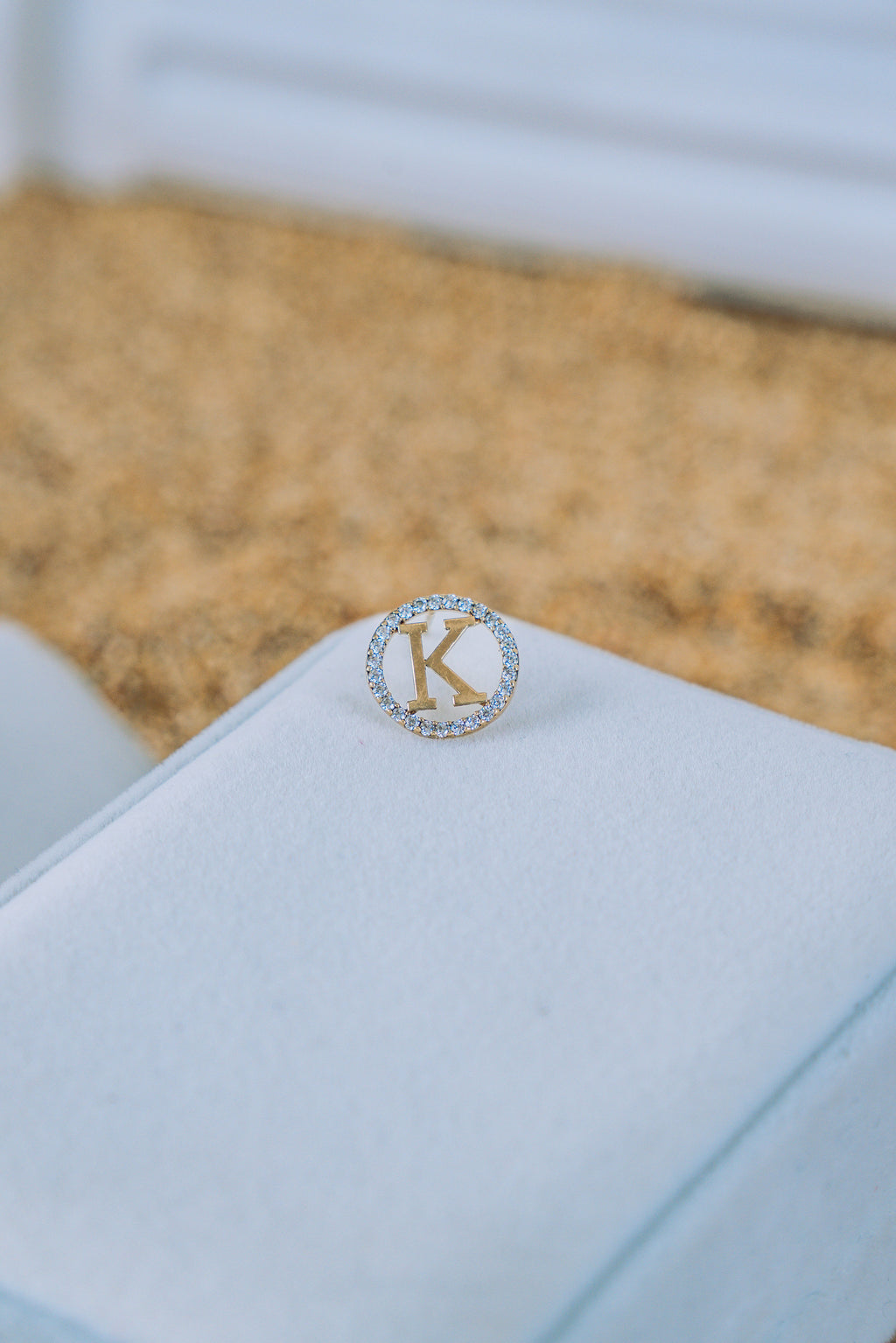 Aretes circulares con inicial K 10K