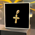 Dije de Cruz con piedras verdes en el centro 10K