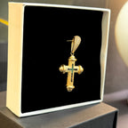 Dije de Cruz con piedras verdes en el centro 10K