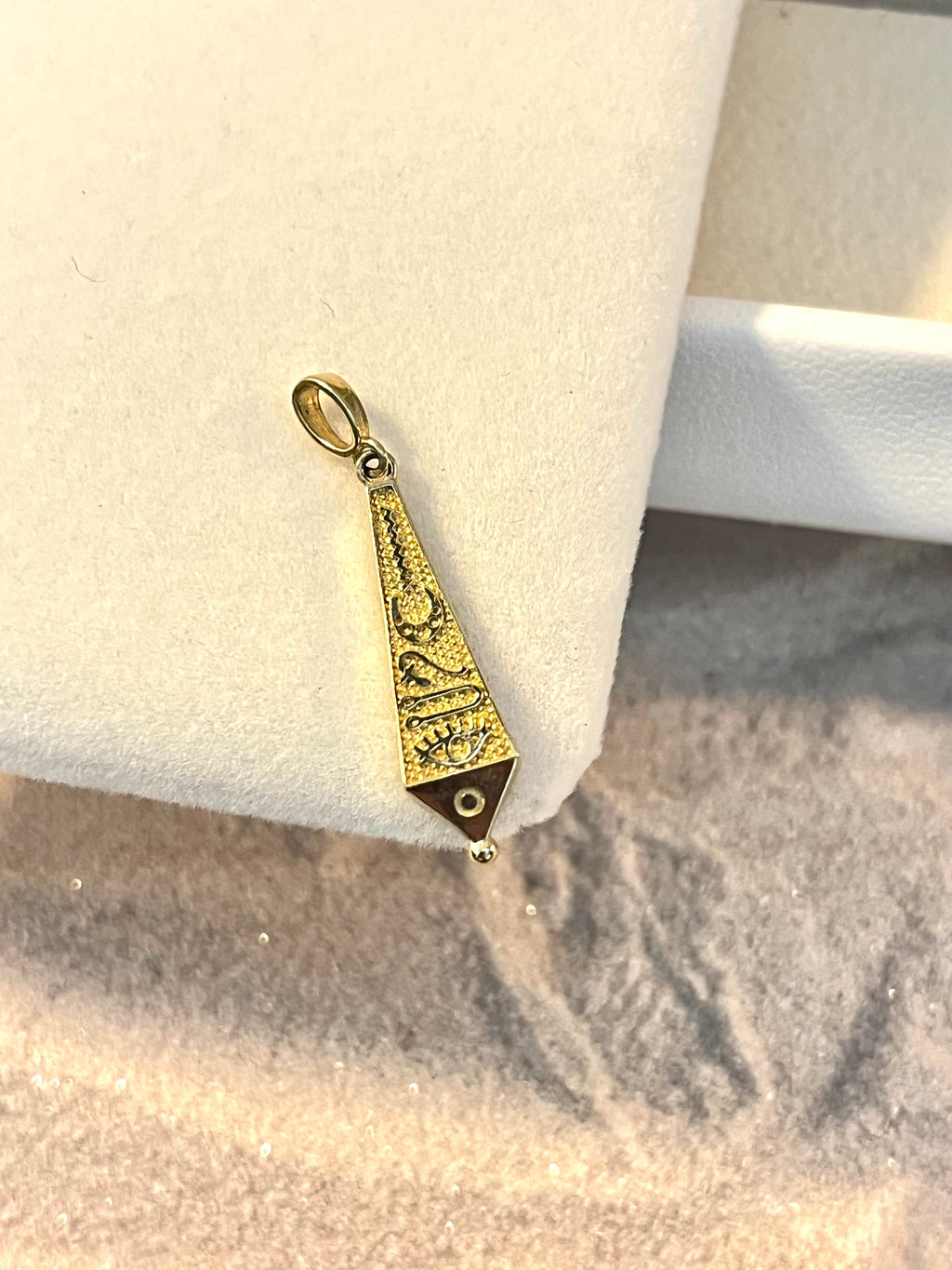 Dije egipcio 10K