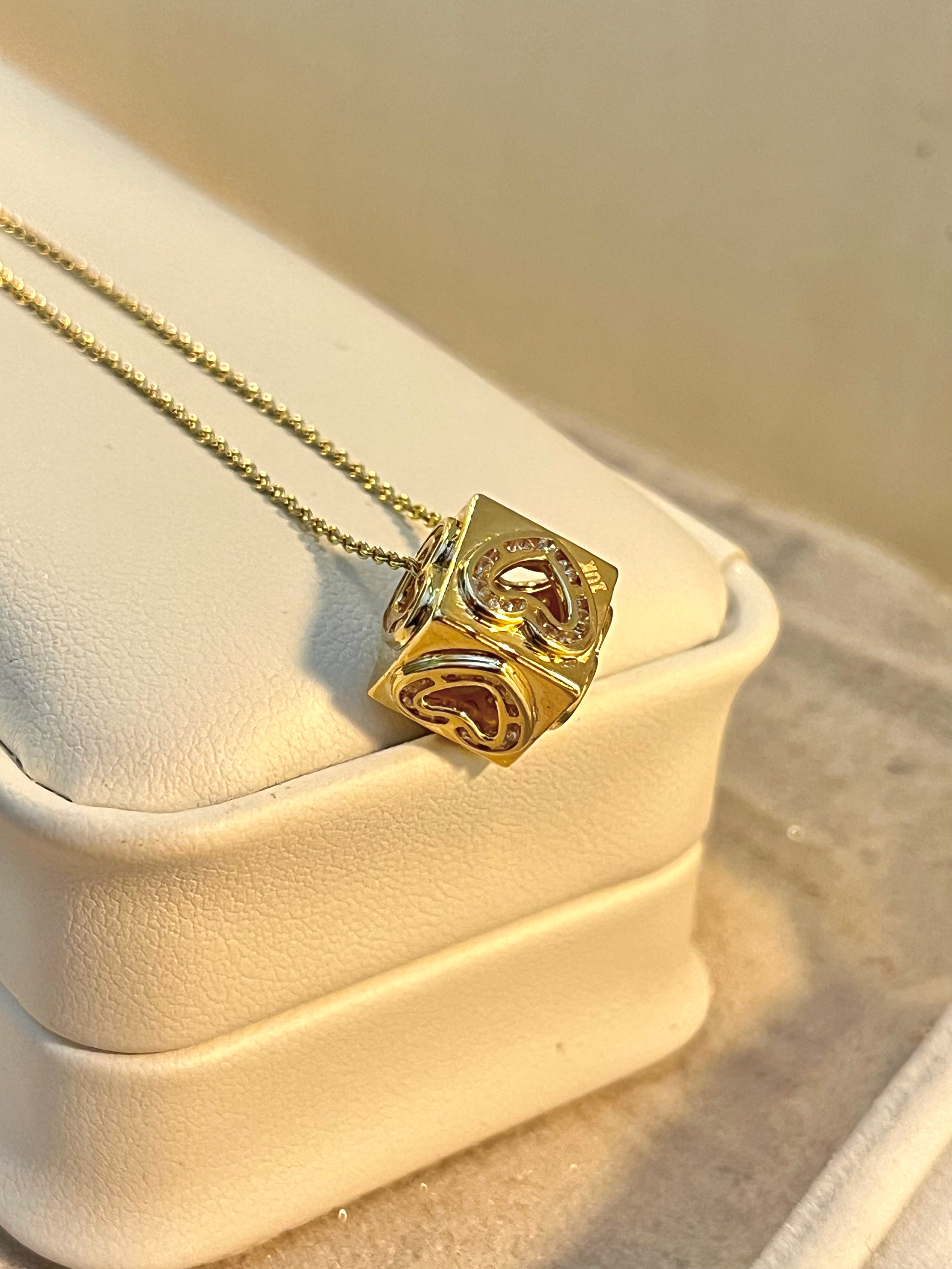 Dije de cajita con corazones 10K